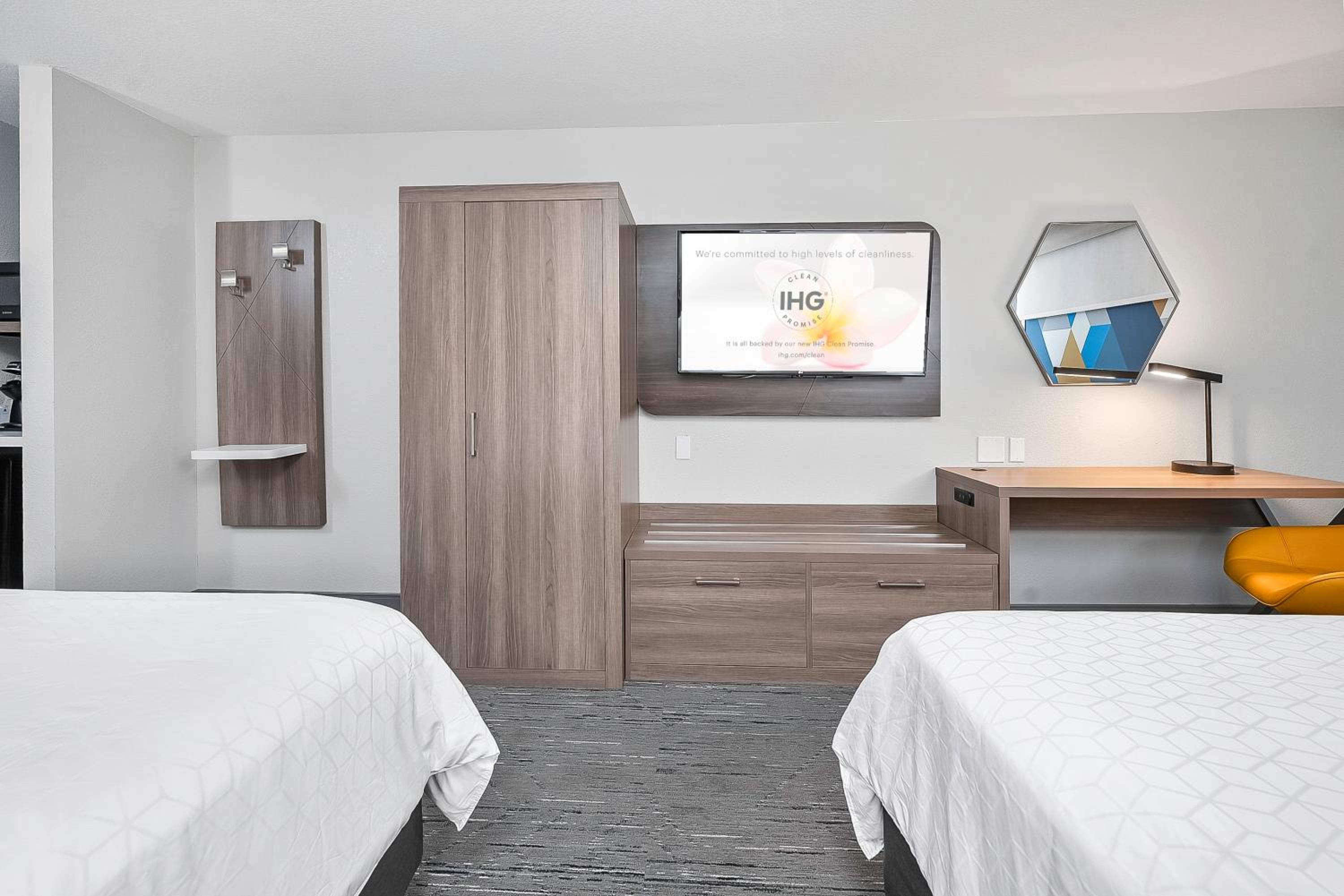 Double Room with Two Double Beds - Disability Access