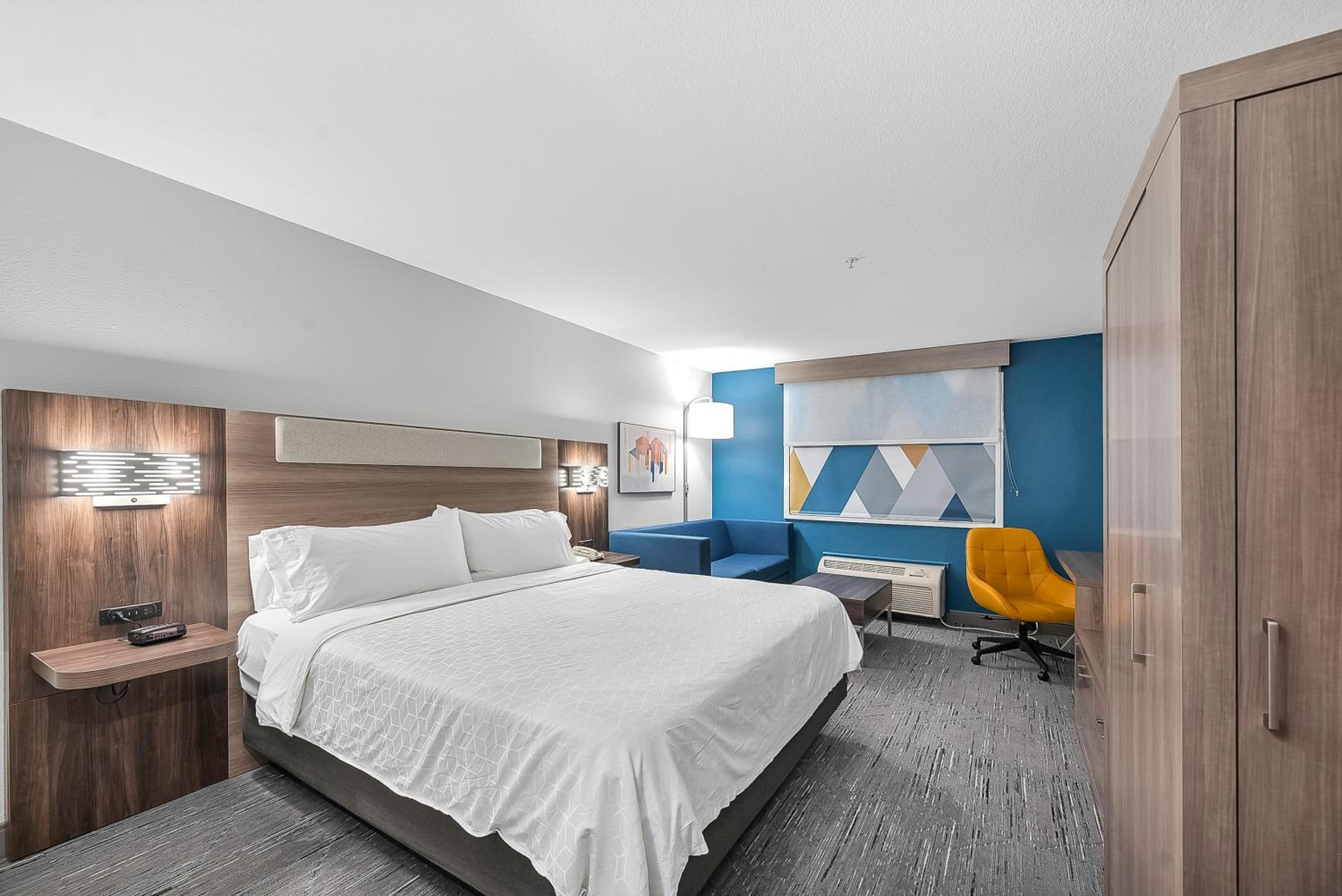 King Room with Sofa Bed