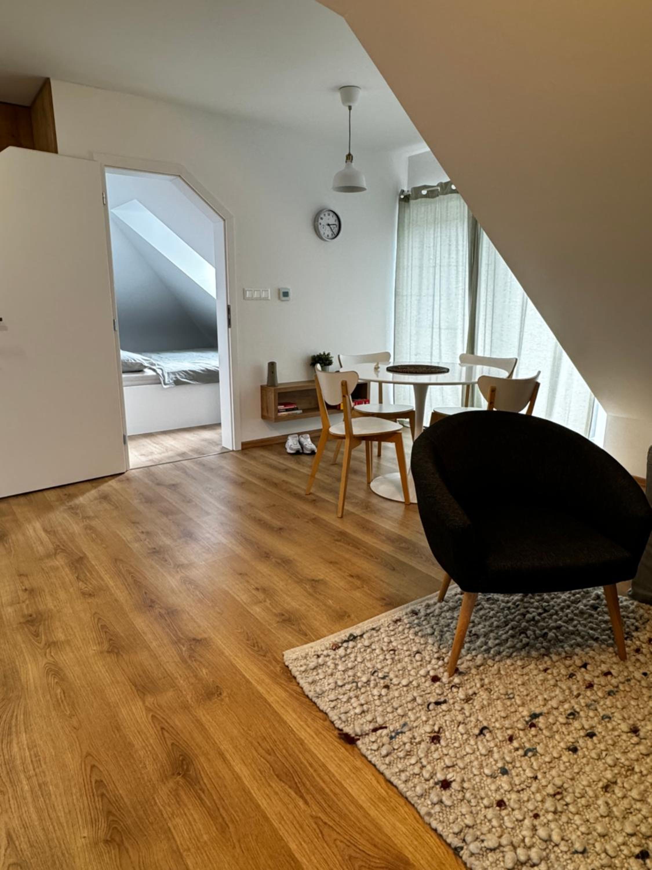 One-Bedroom Apartment photo 1