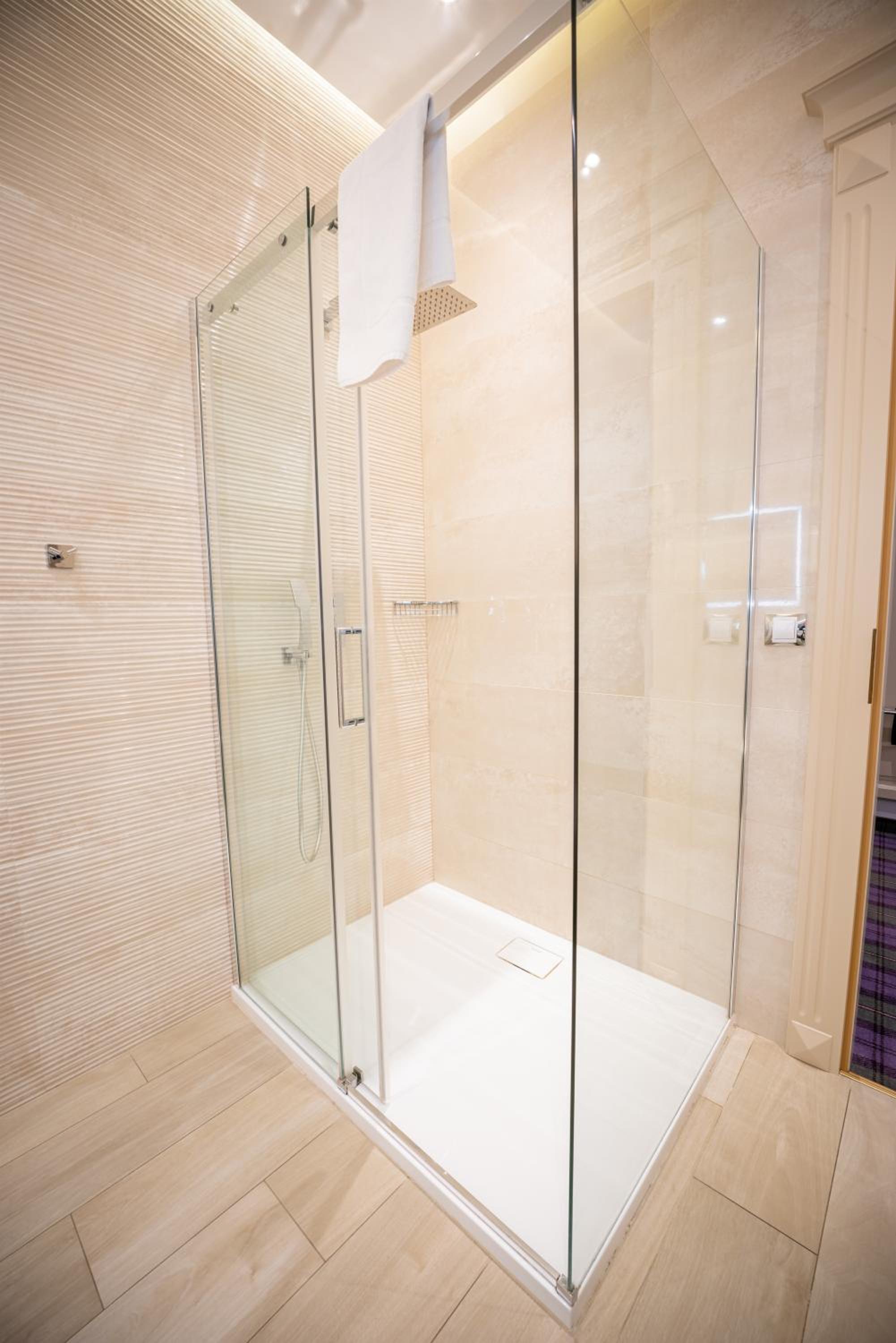 Deluxe Double or Twin Room with River View - Photo 5