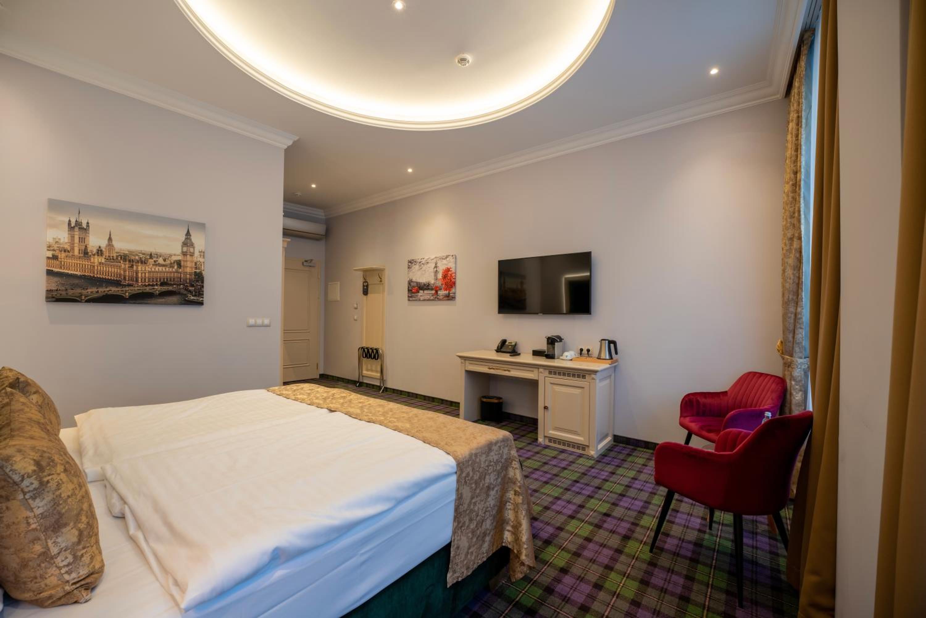 Deluxe Double or Twin Room with River View - Photo 8
