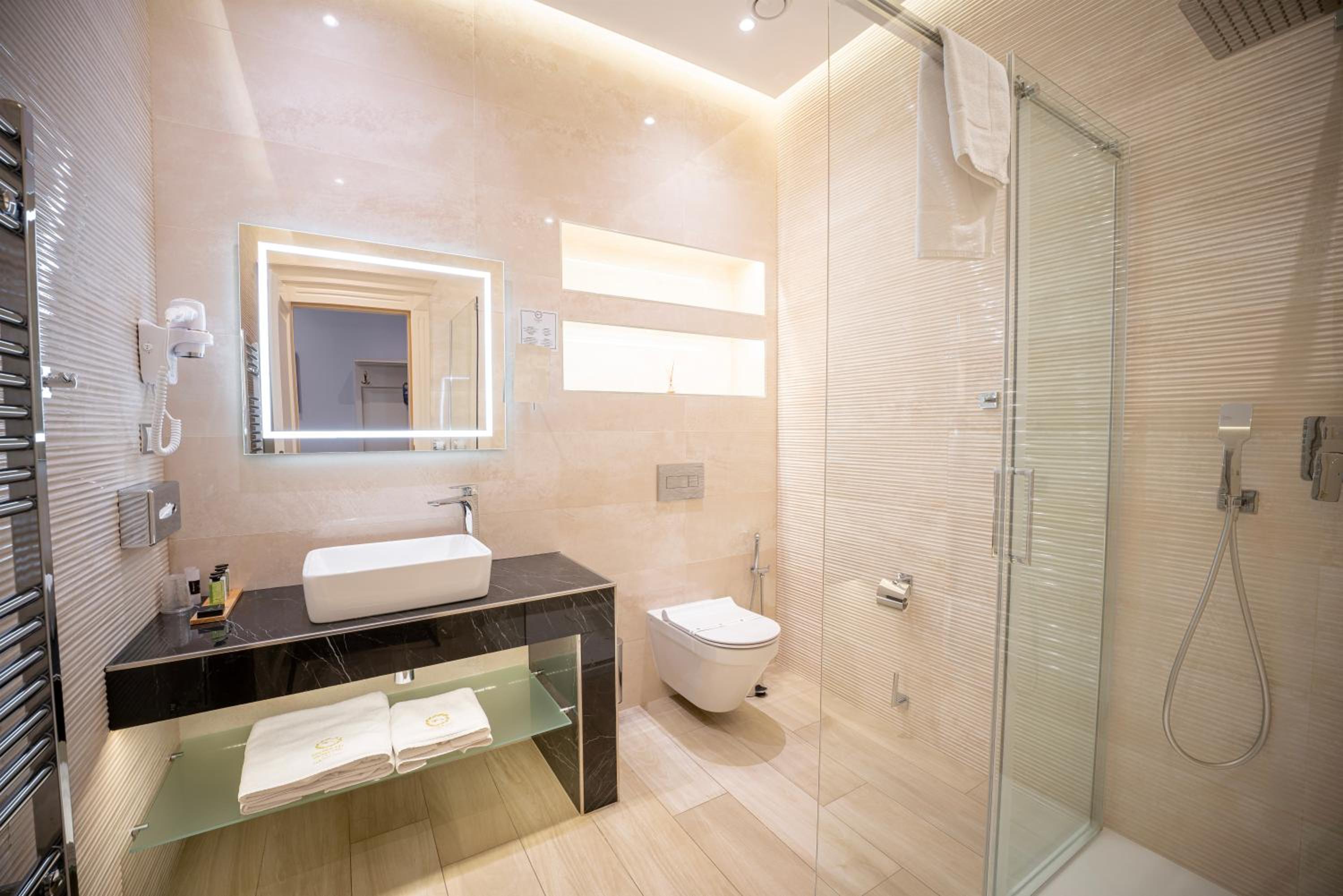 Deluxe Double or Twin Room with River View - Photo 4