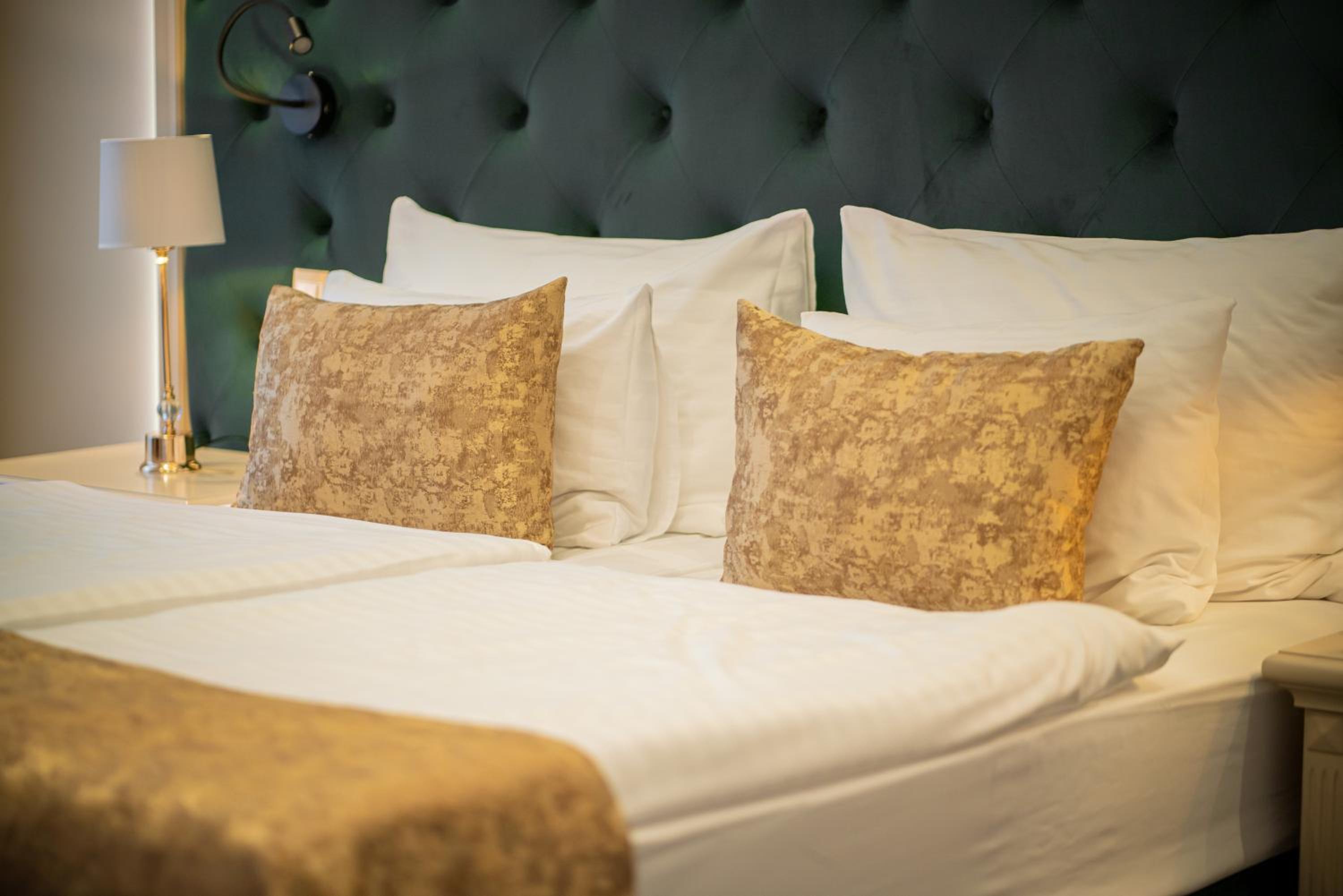 Deluxe Double or Twin Room with River View - Photo 14
