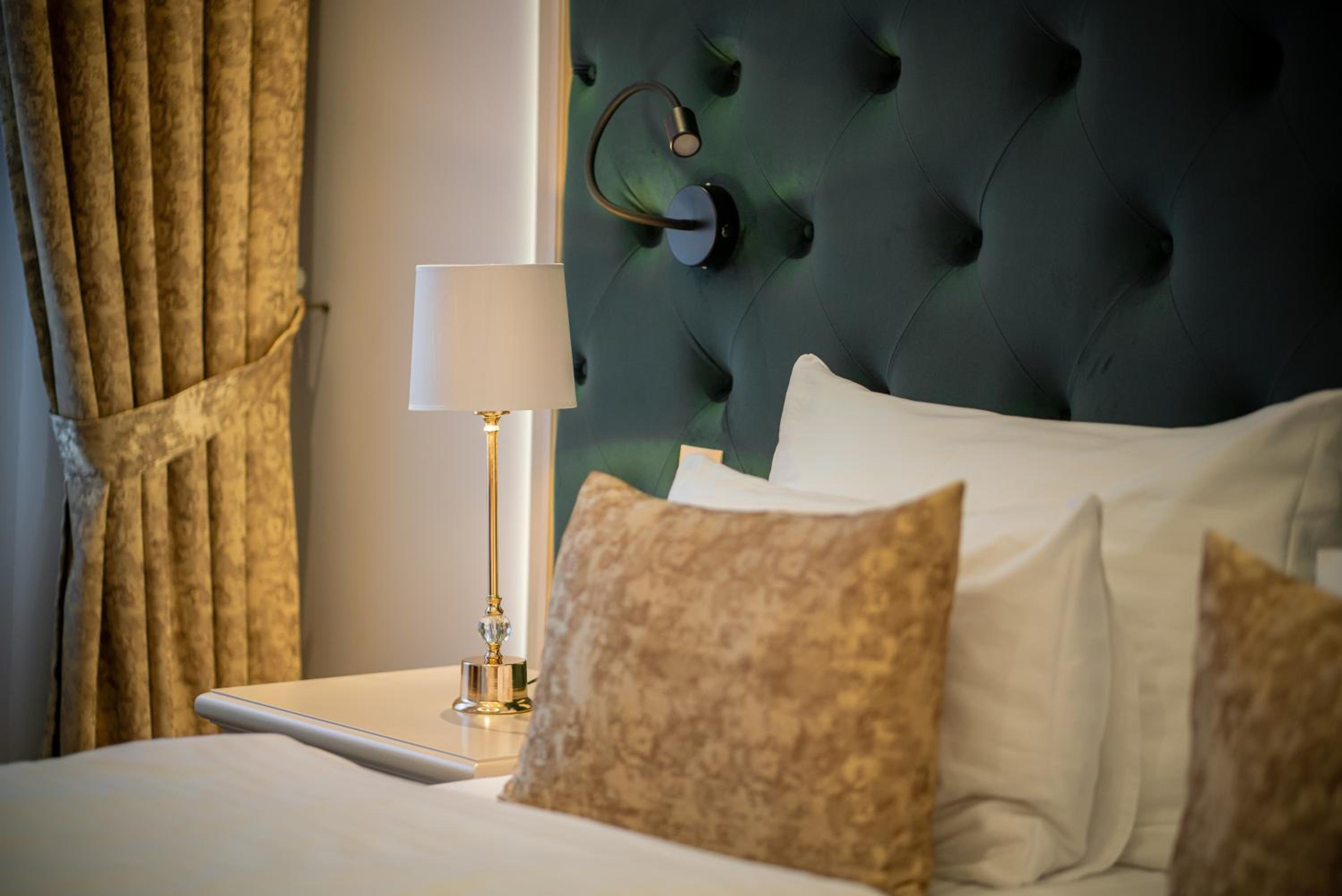 Deluxe Double or Twin Room with River View - Photo 2
