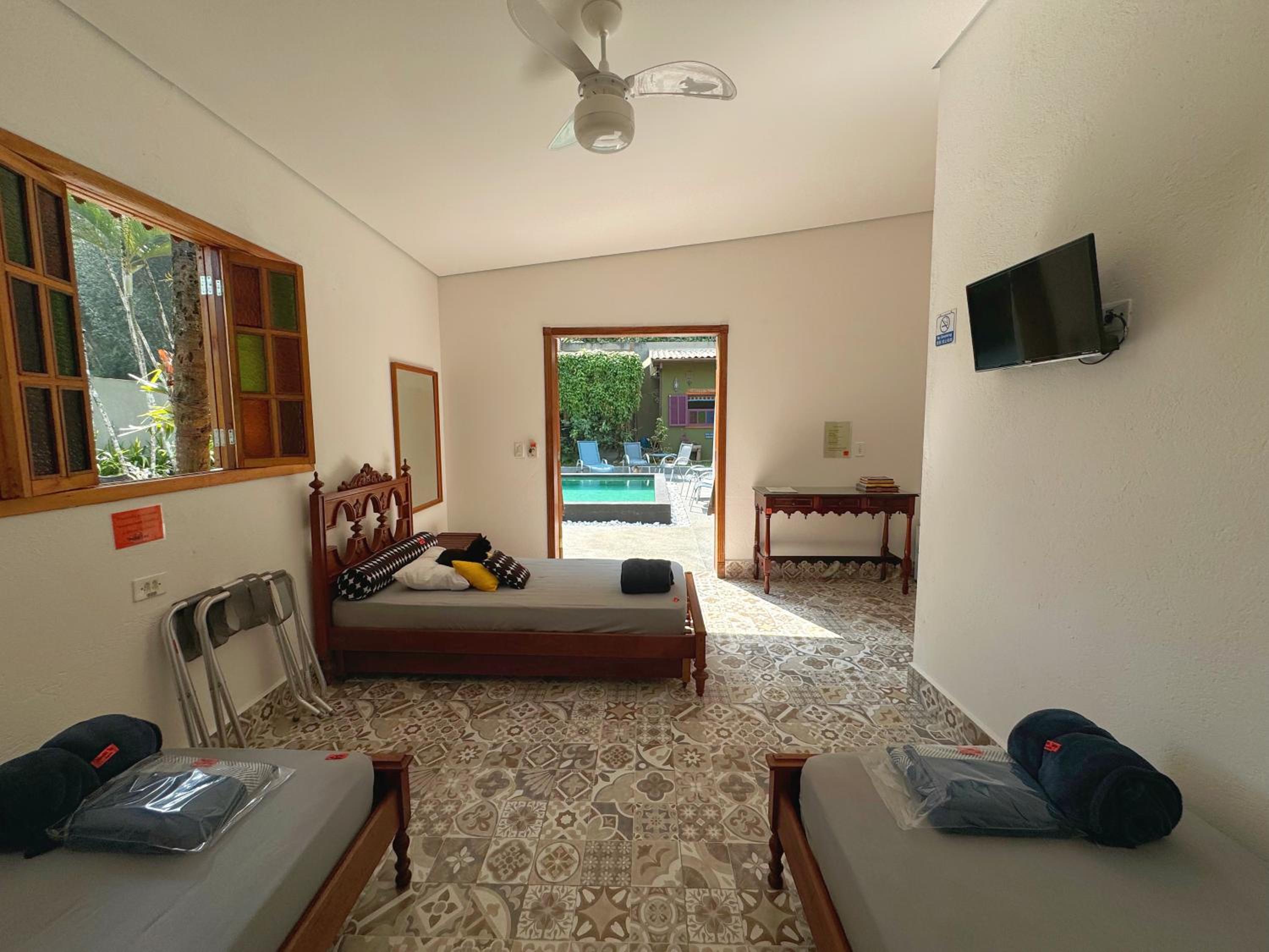 Triple Room with Pool View - Photo 3