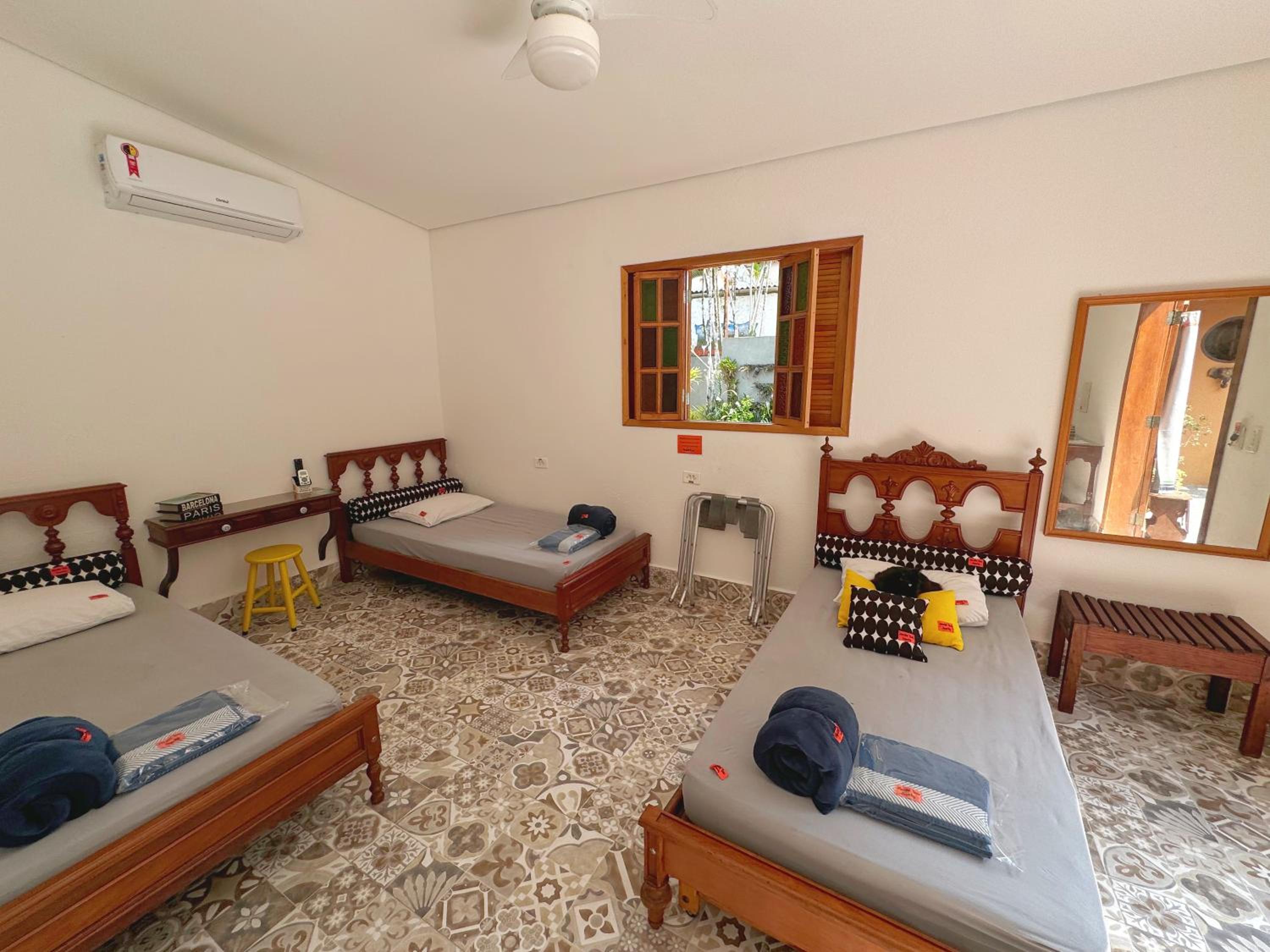 Triple Room with Pool View - Photo 4