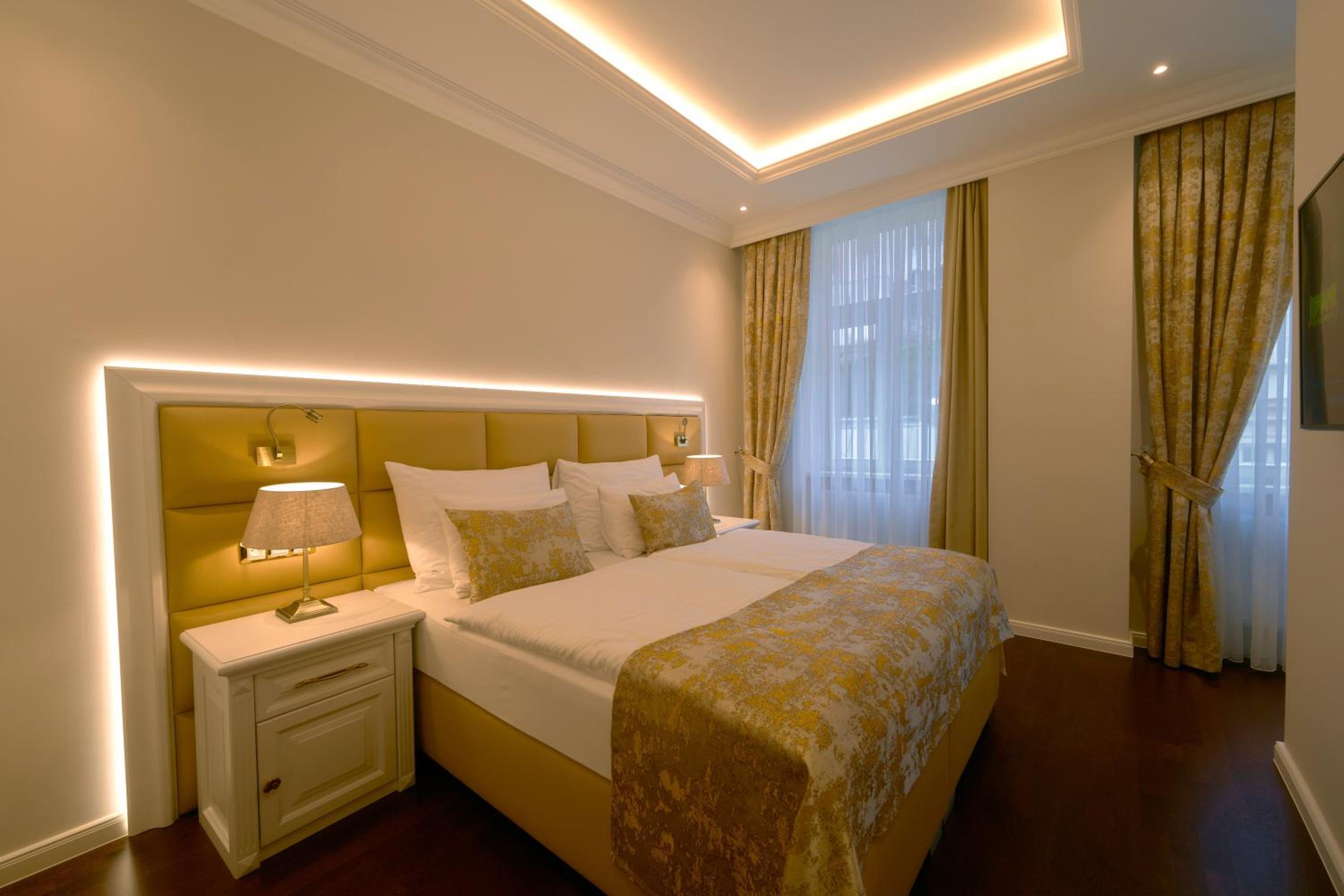 Deluxe Junior Suite - Photo 2