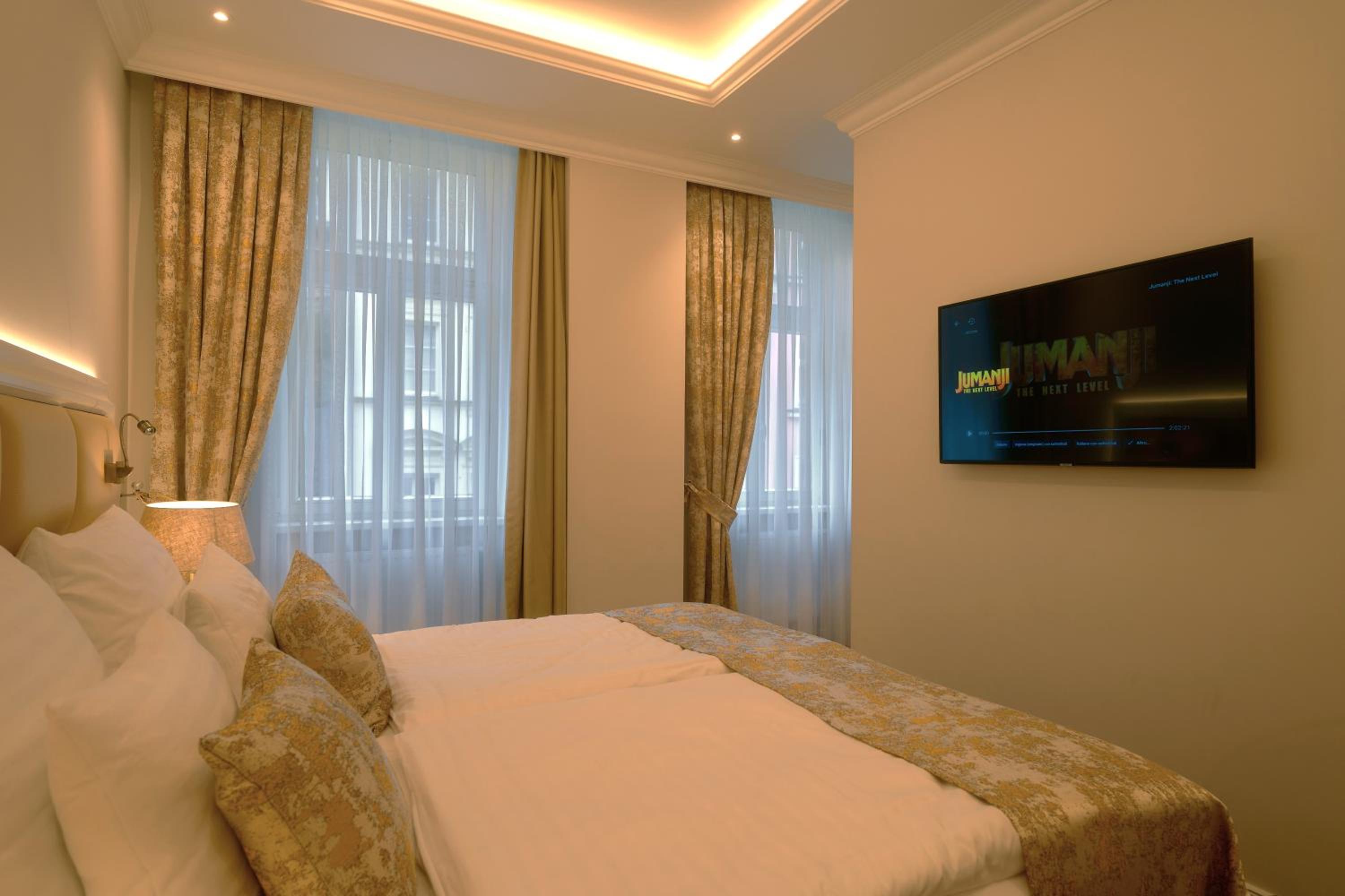 Deluxe Junior Suite - Photo 3