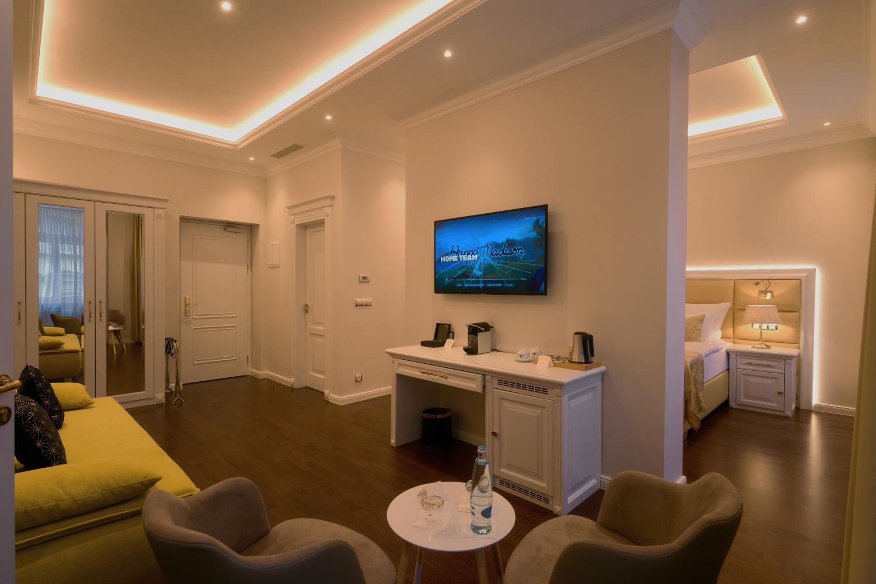 Deluxe Junior Suite - Photo 7