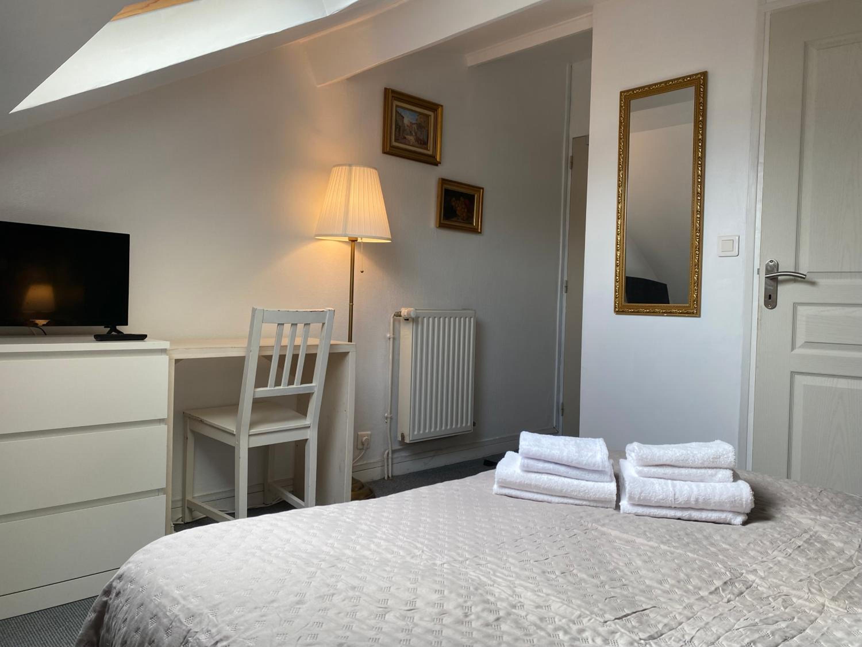 Small Single Room photo 3