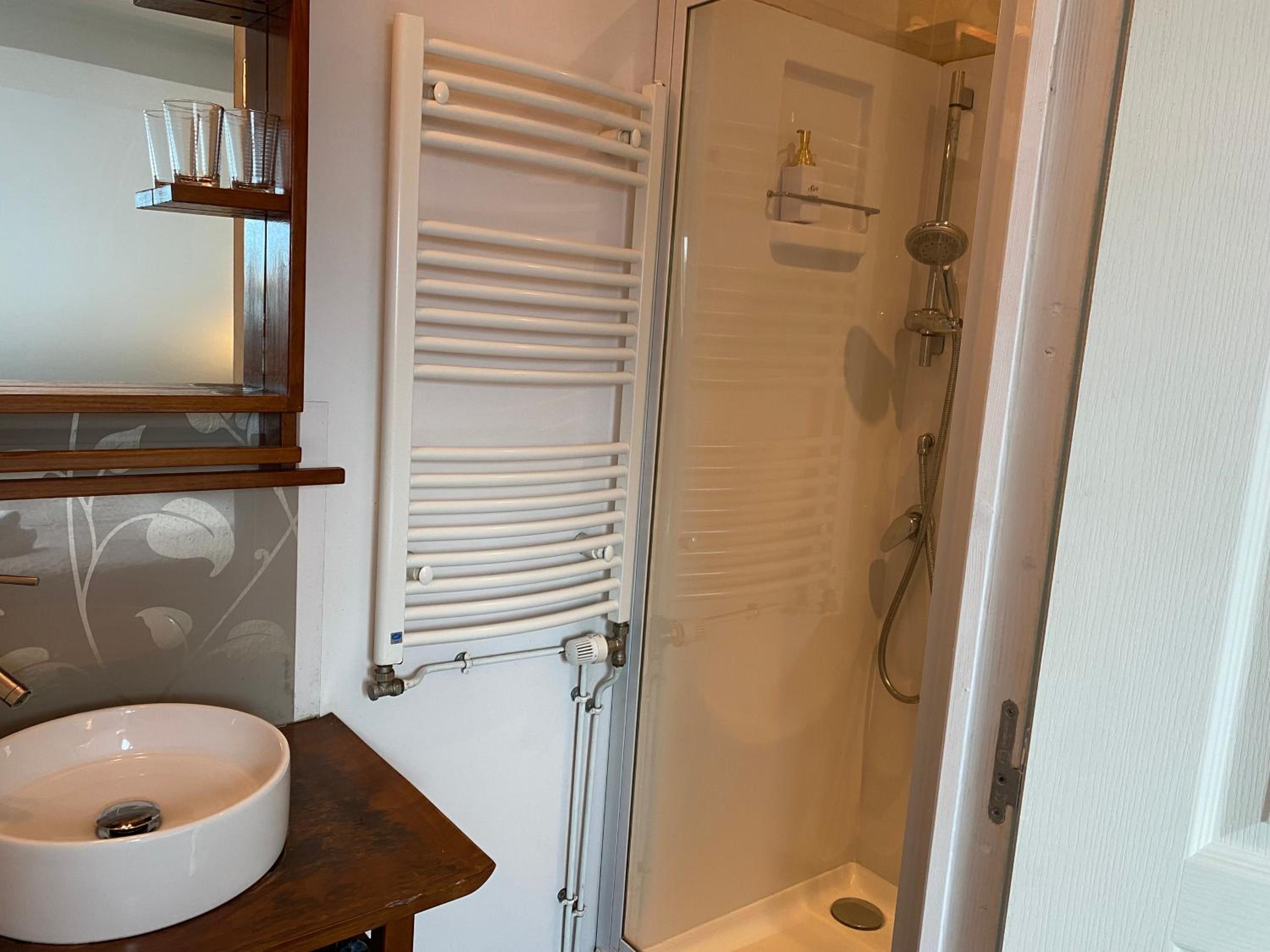 Small Single Room photo 2
