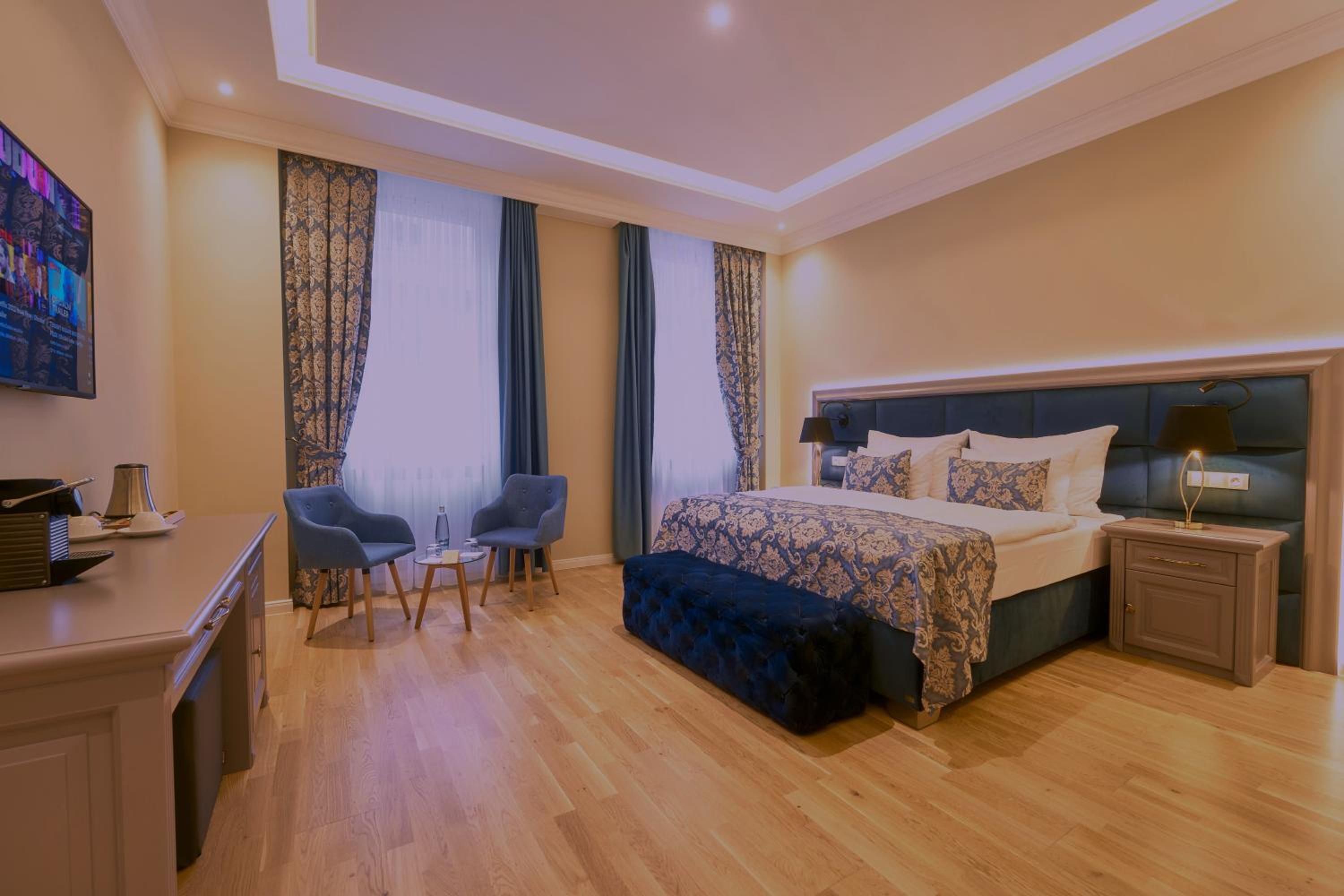 Deluxe Double or Twin Room with City View - Photo 1