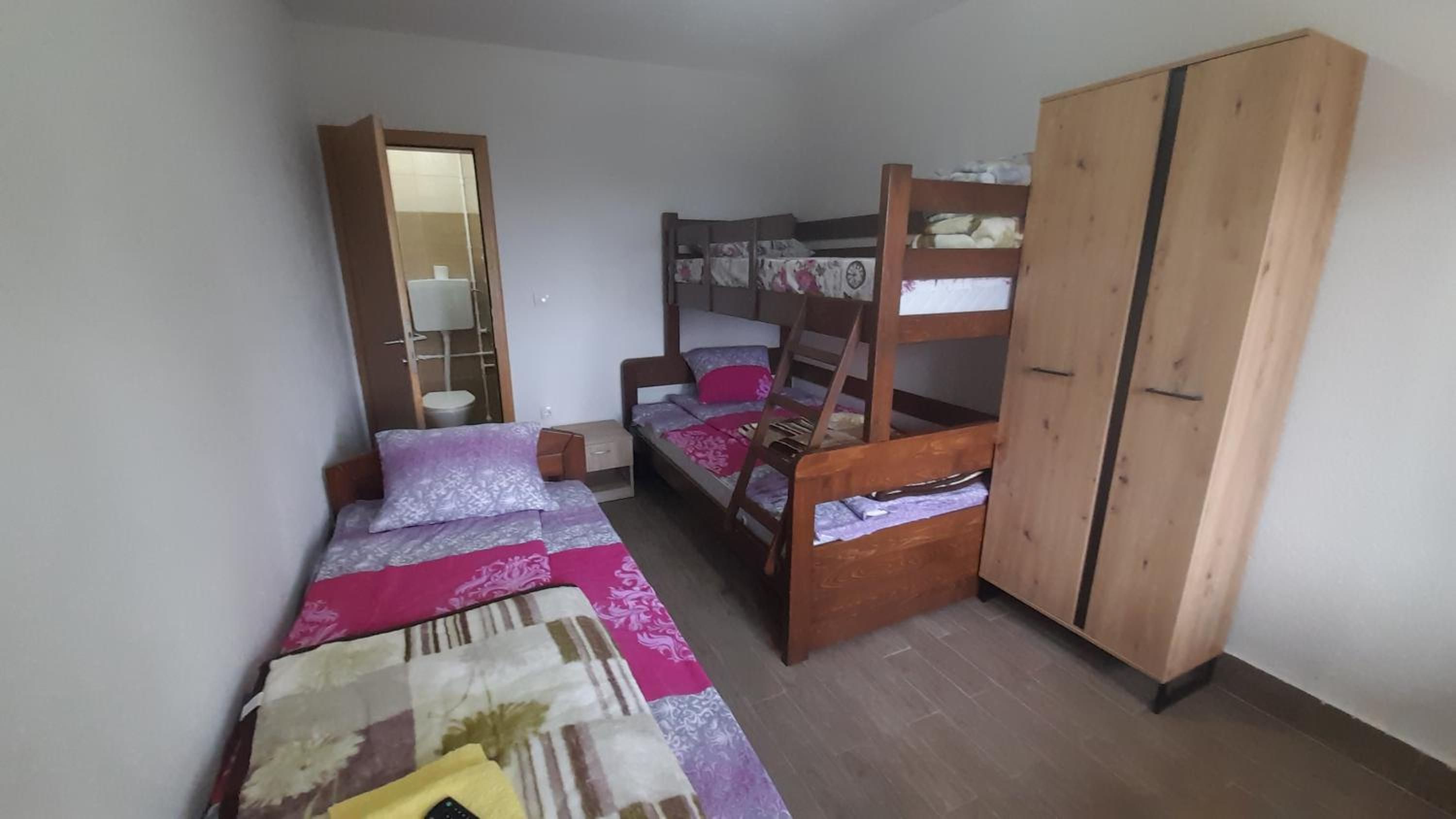 Economy Triple Room photo 1