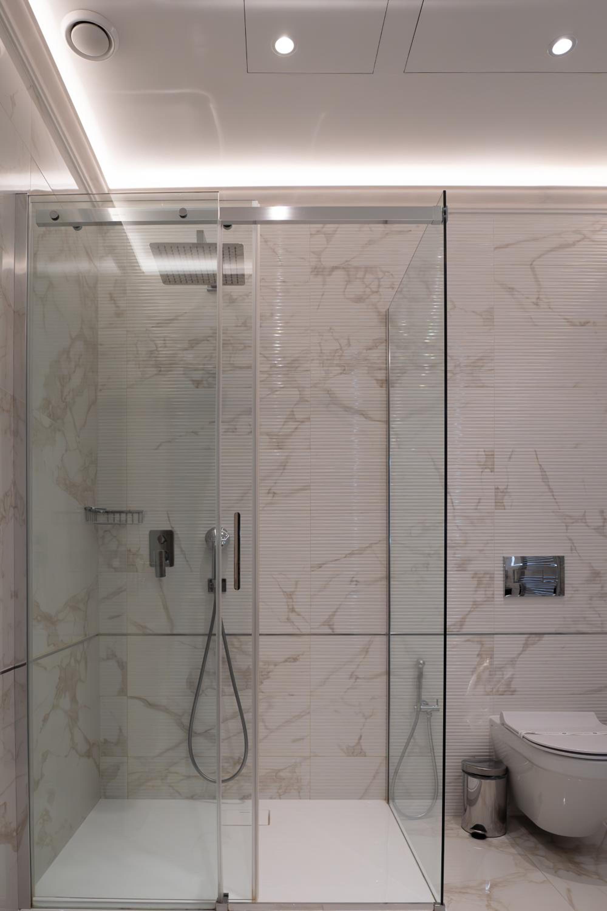 Deluxe King Suite - Photo 6