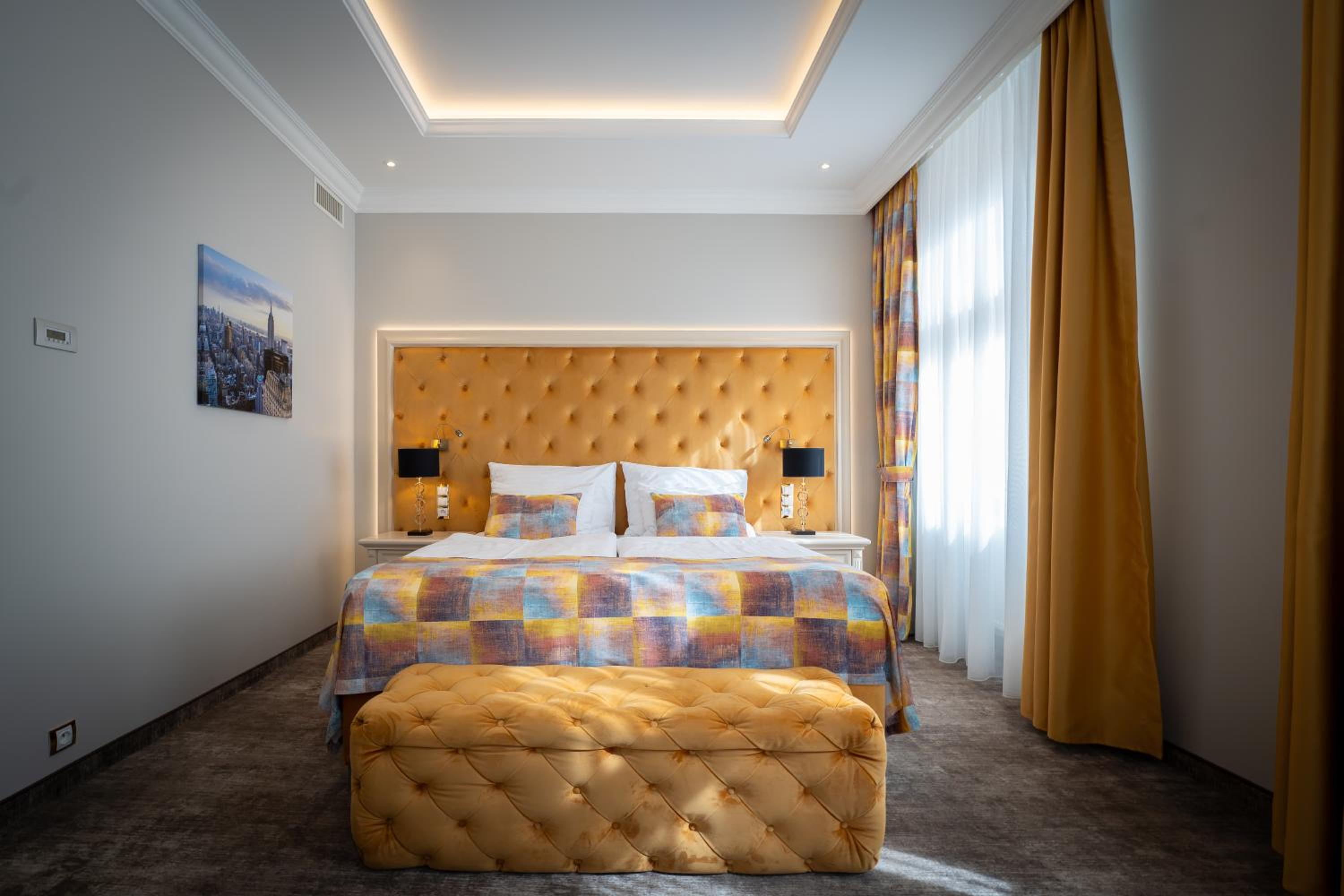 Deluxe King Suite - Photo 10
