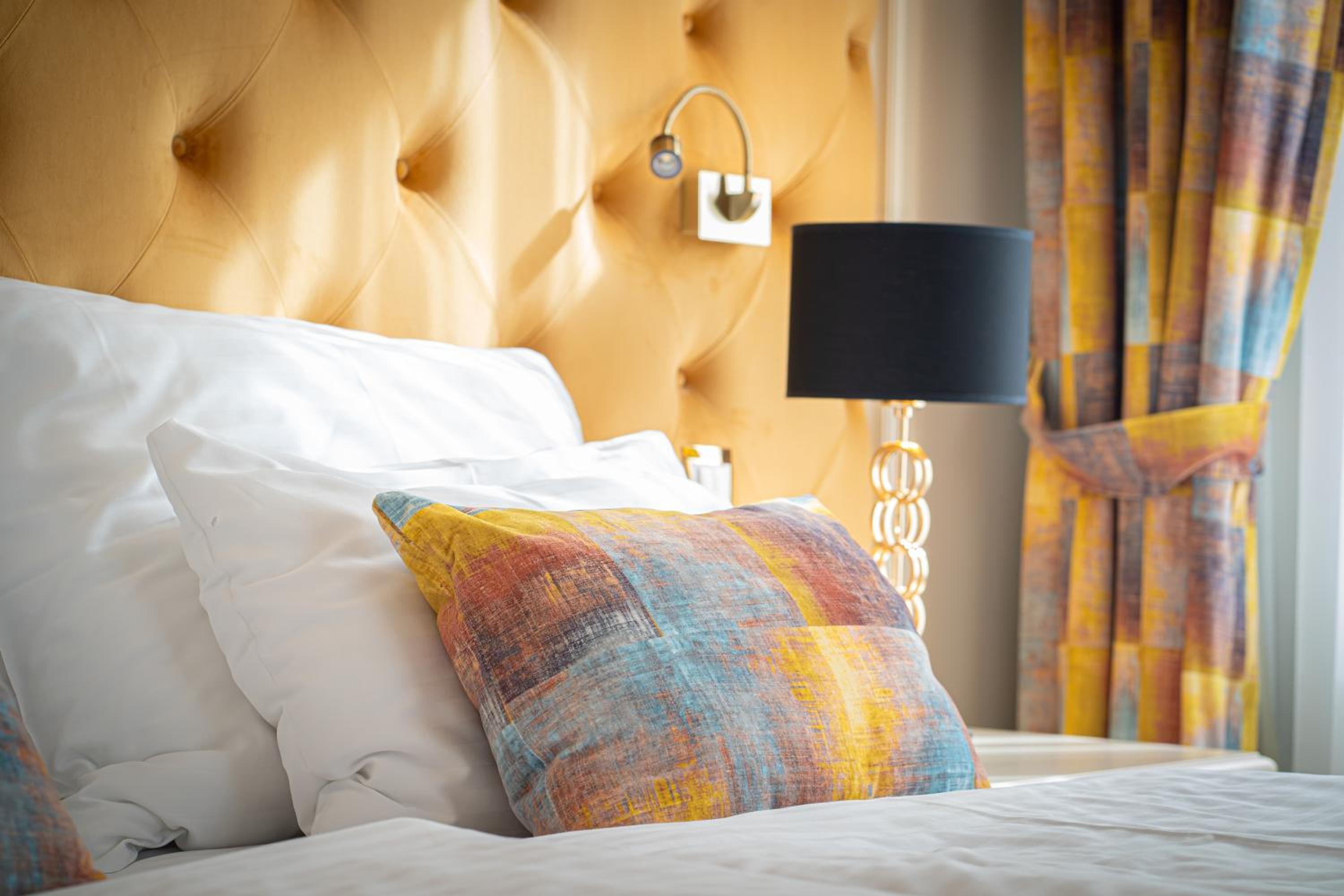 Deluxe King Suite - Photo 2