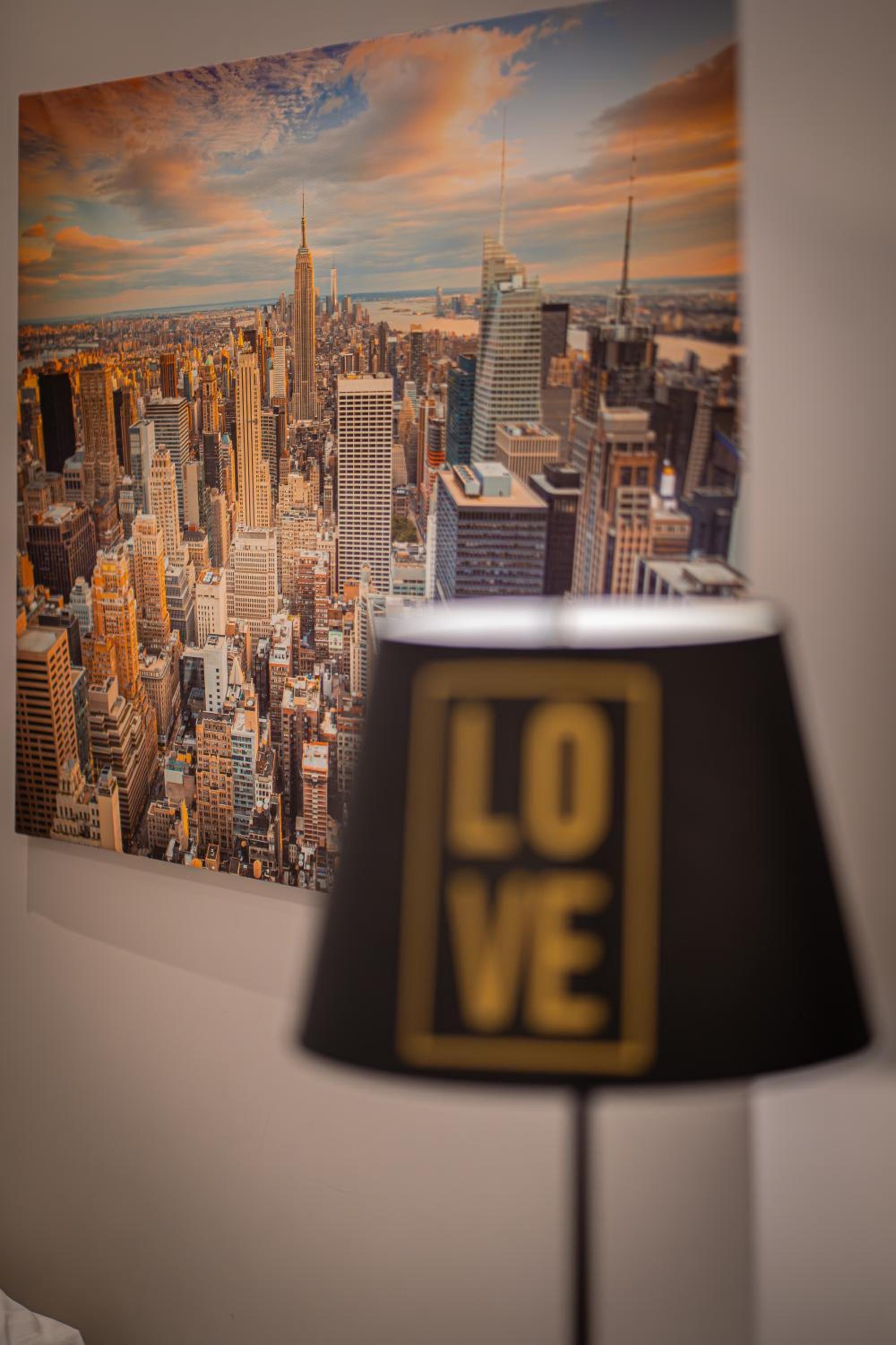 Deluxe King Suite - Photo 17