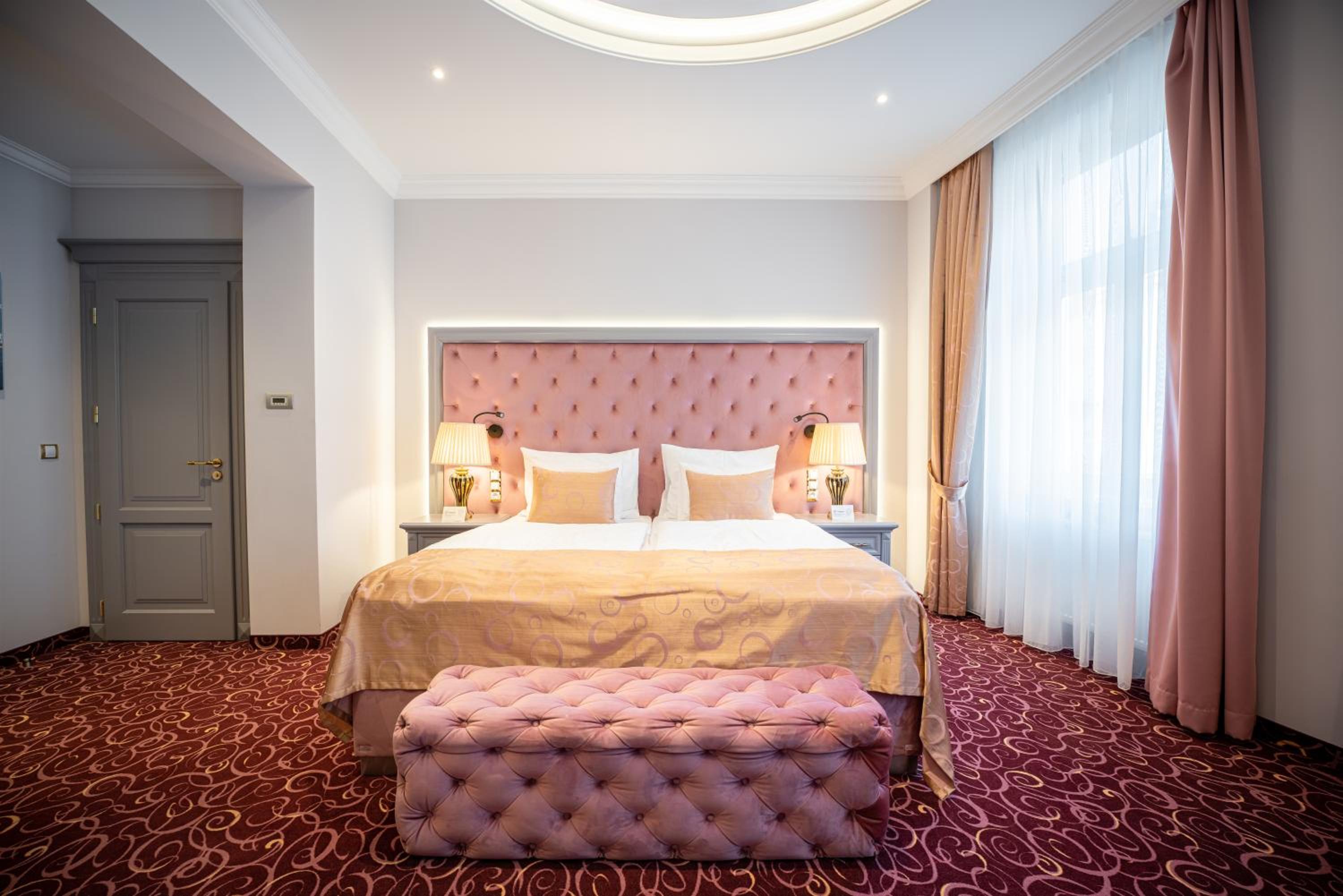Deluxe Junior Suite photo 3