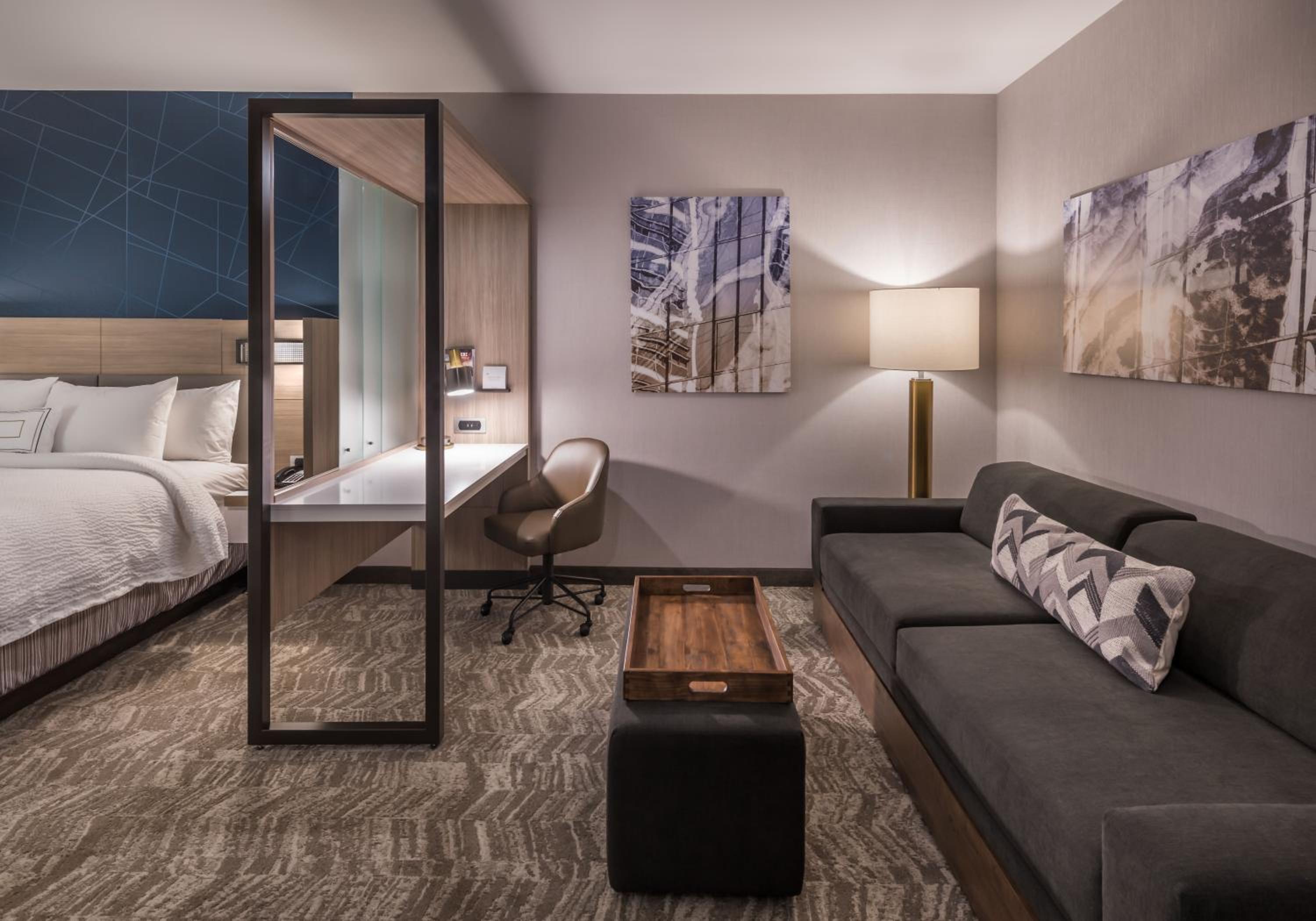 King Suite with Sofa Bed and Adapted Tub - Mobility Accessible - Photo 2