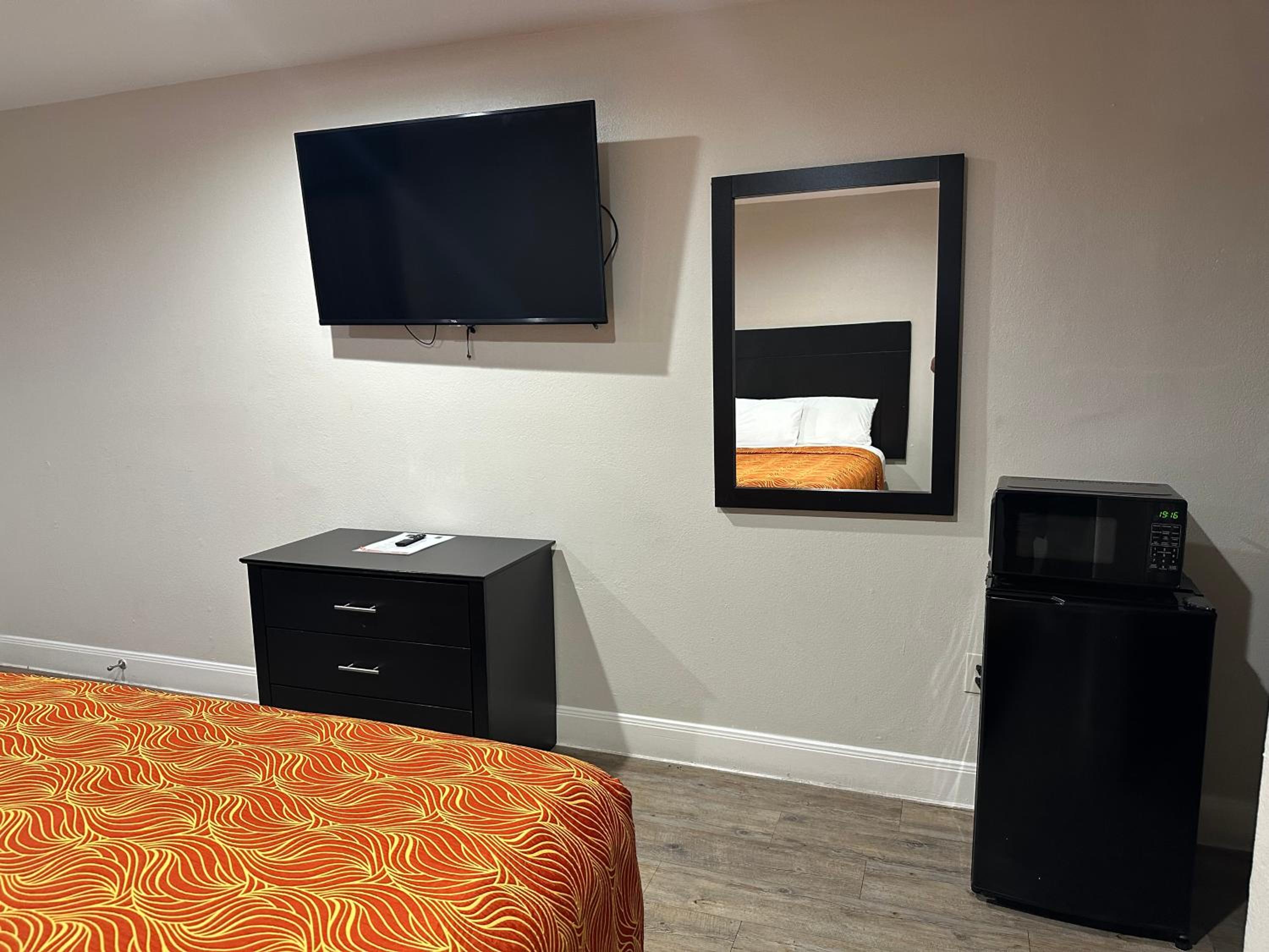 Standard Queen Room with Two Queen Beds - Photo 1
