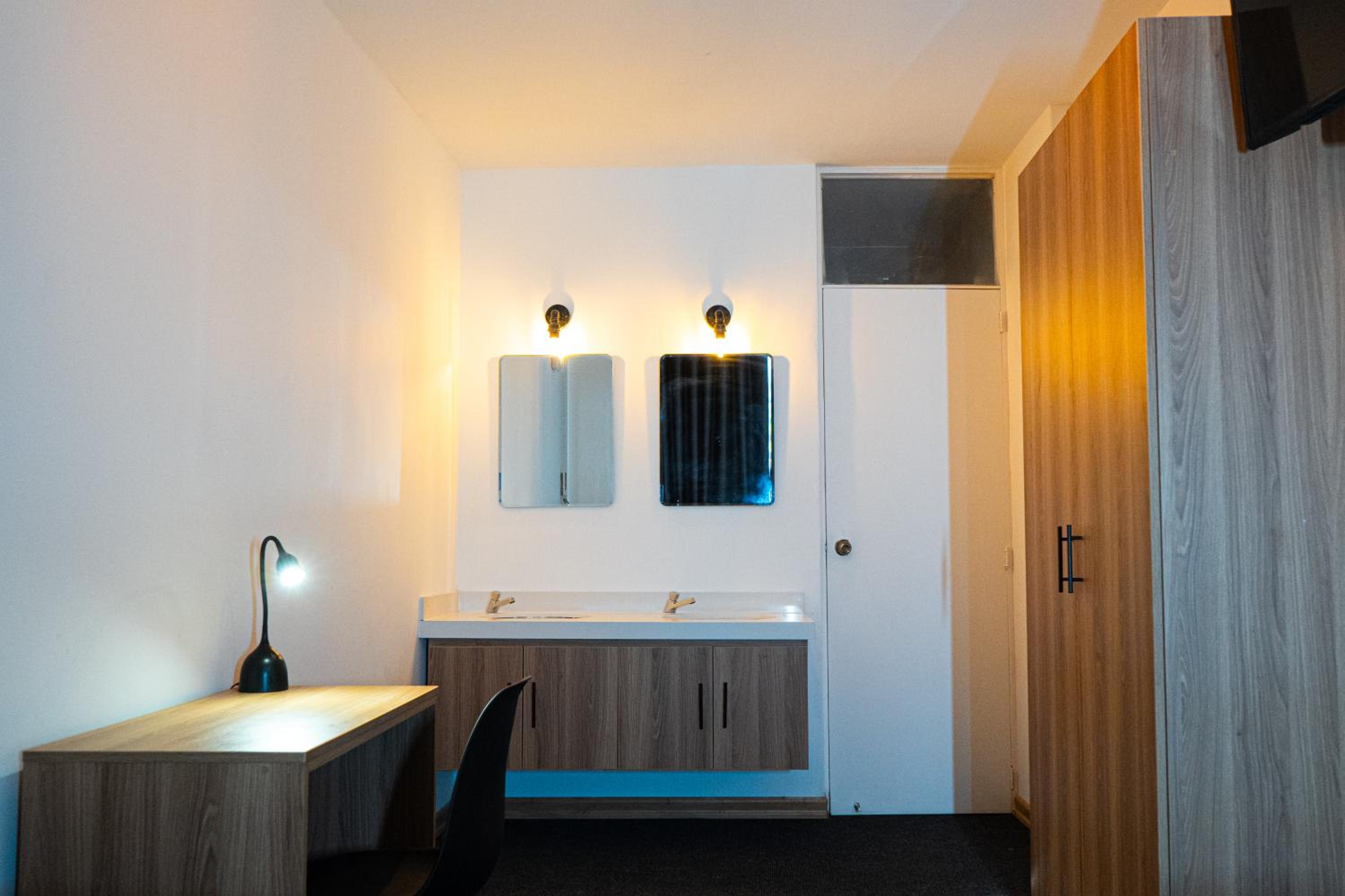 Twin Room With Private Bathroom photo 3