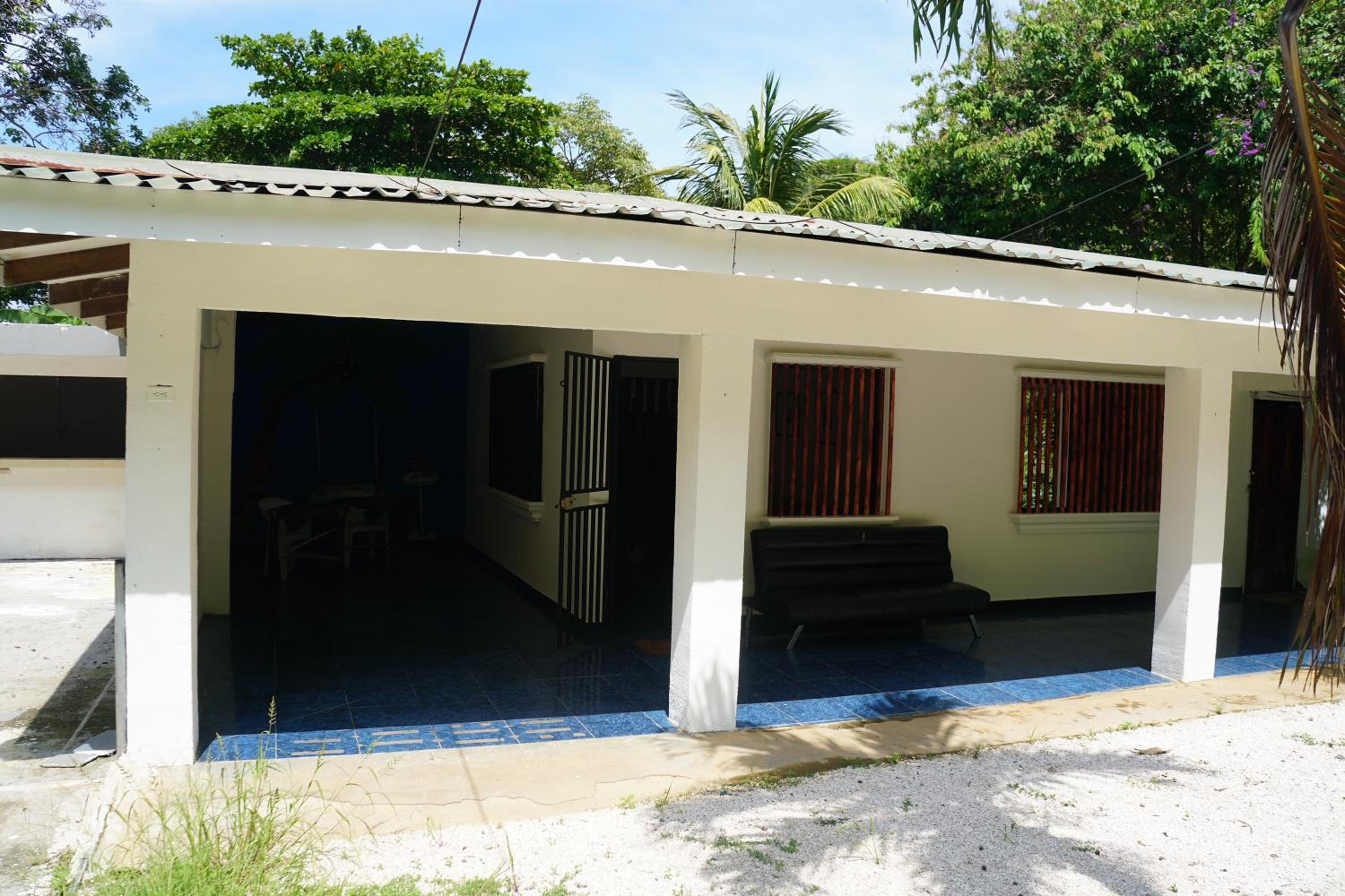 6-Bed Mixed Dormitory Room photo 2