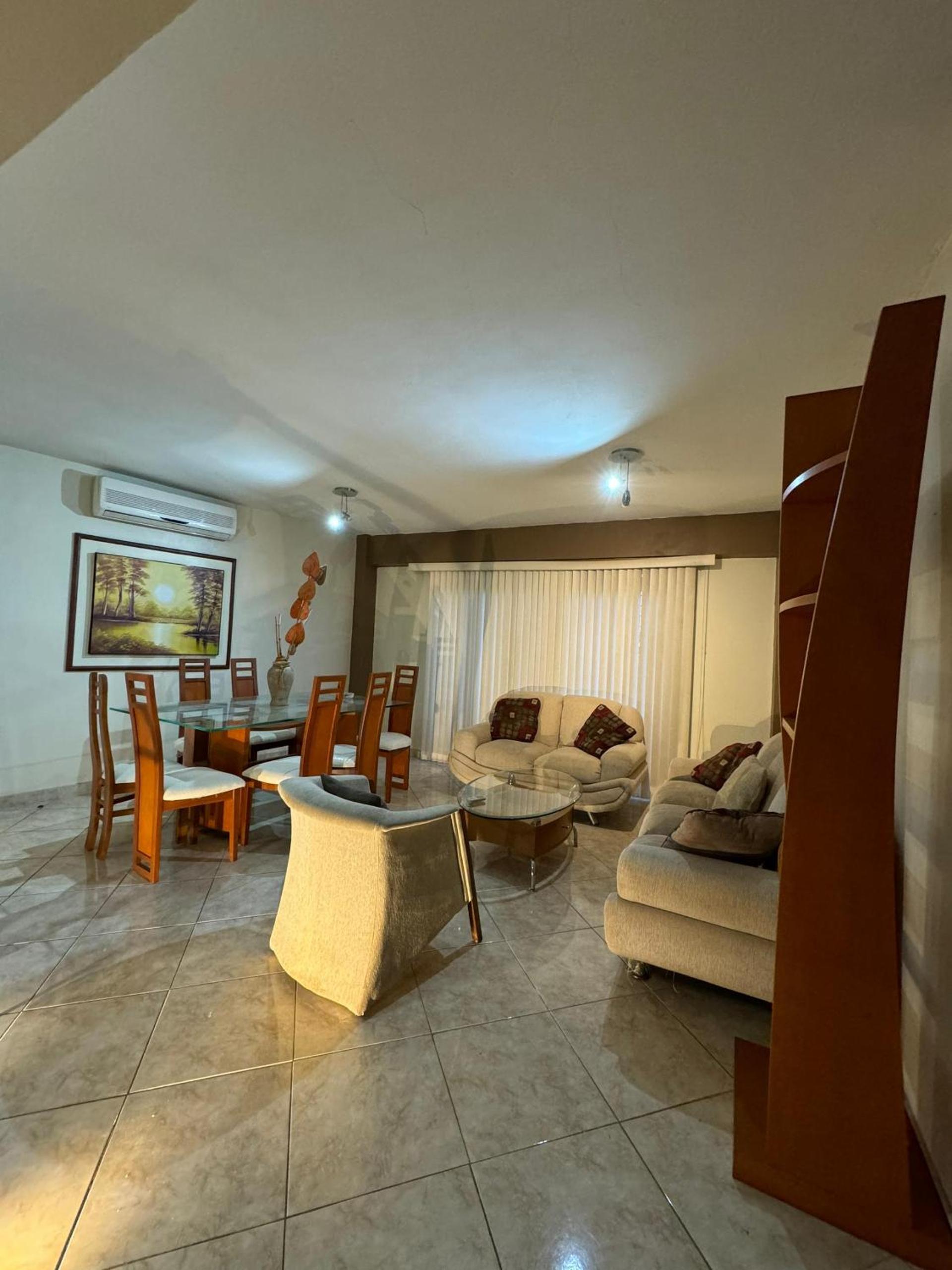 Four-Bedroom Apartment with Balcony  photo 1