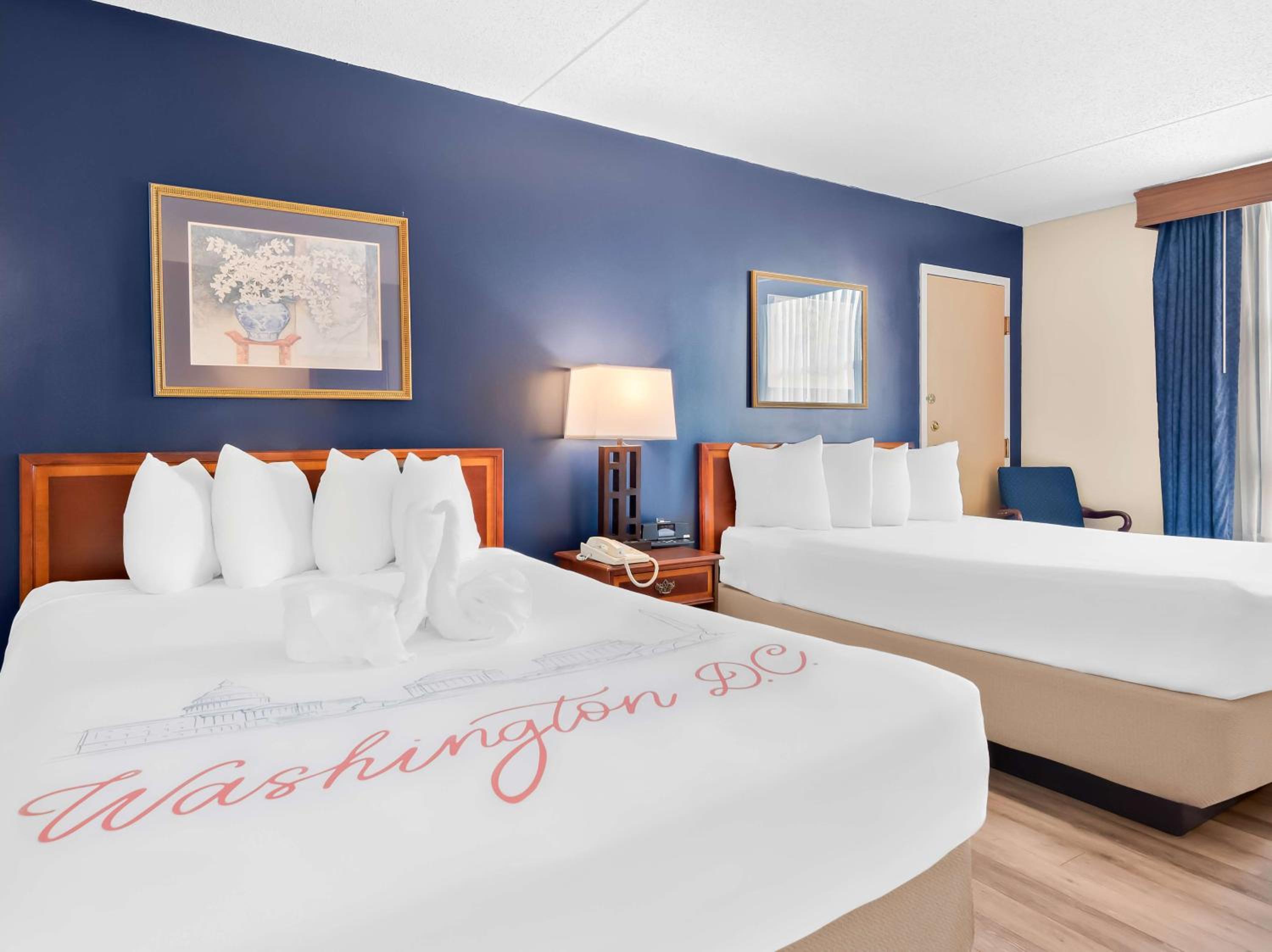 Queen Room with Two Queen Beds - Executive Floor/Non-Smoking - Photo 5