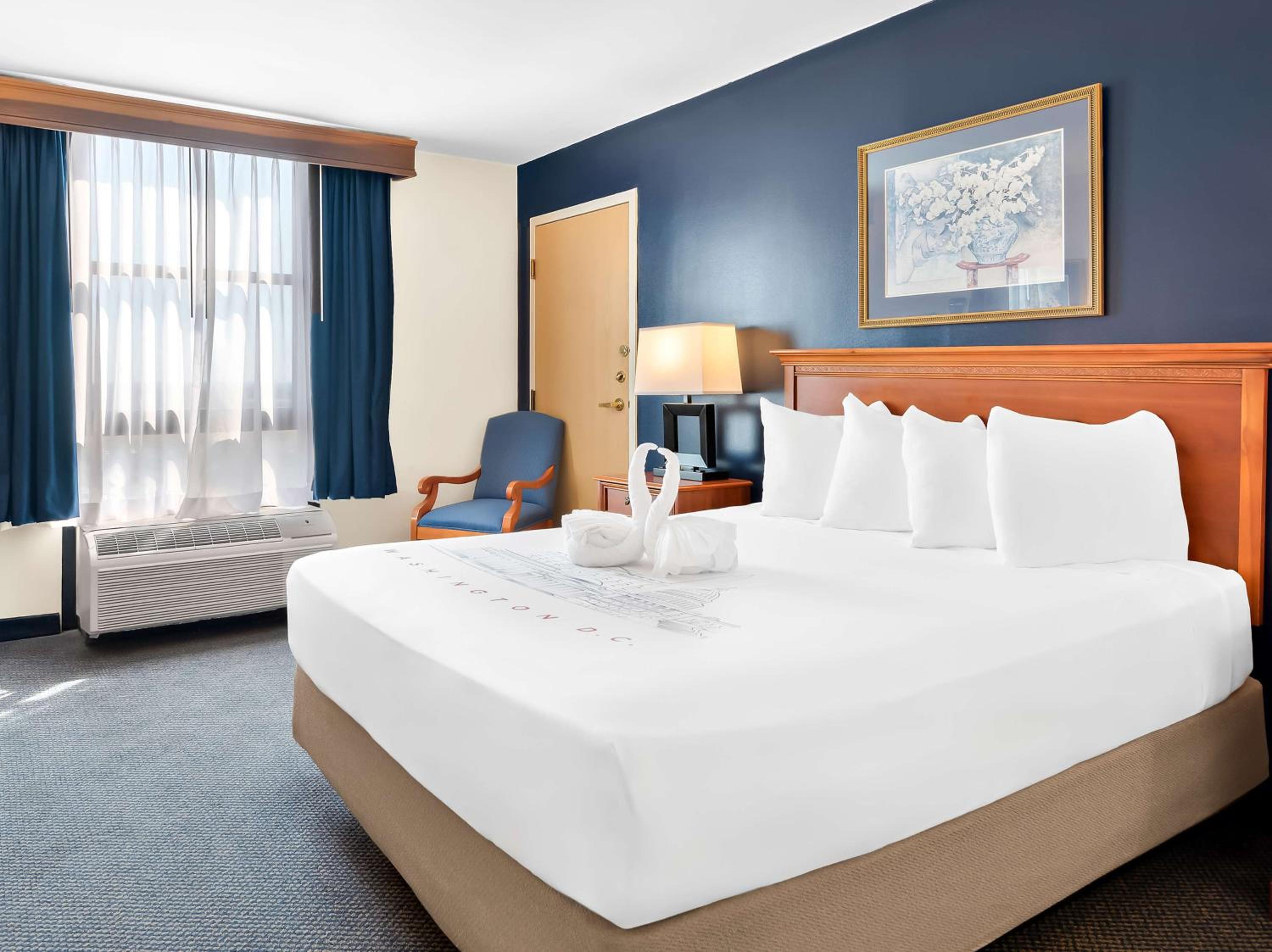 Executive Queen Room - Disability Access - Photo 3
