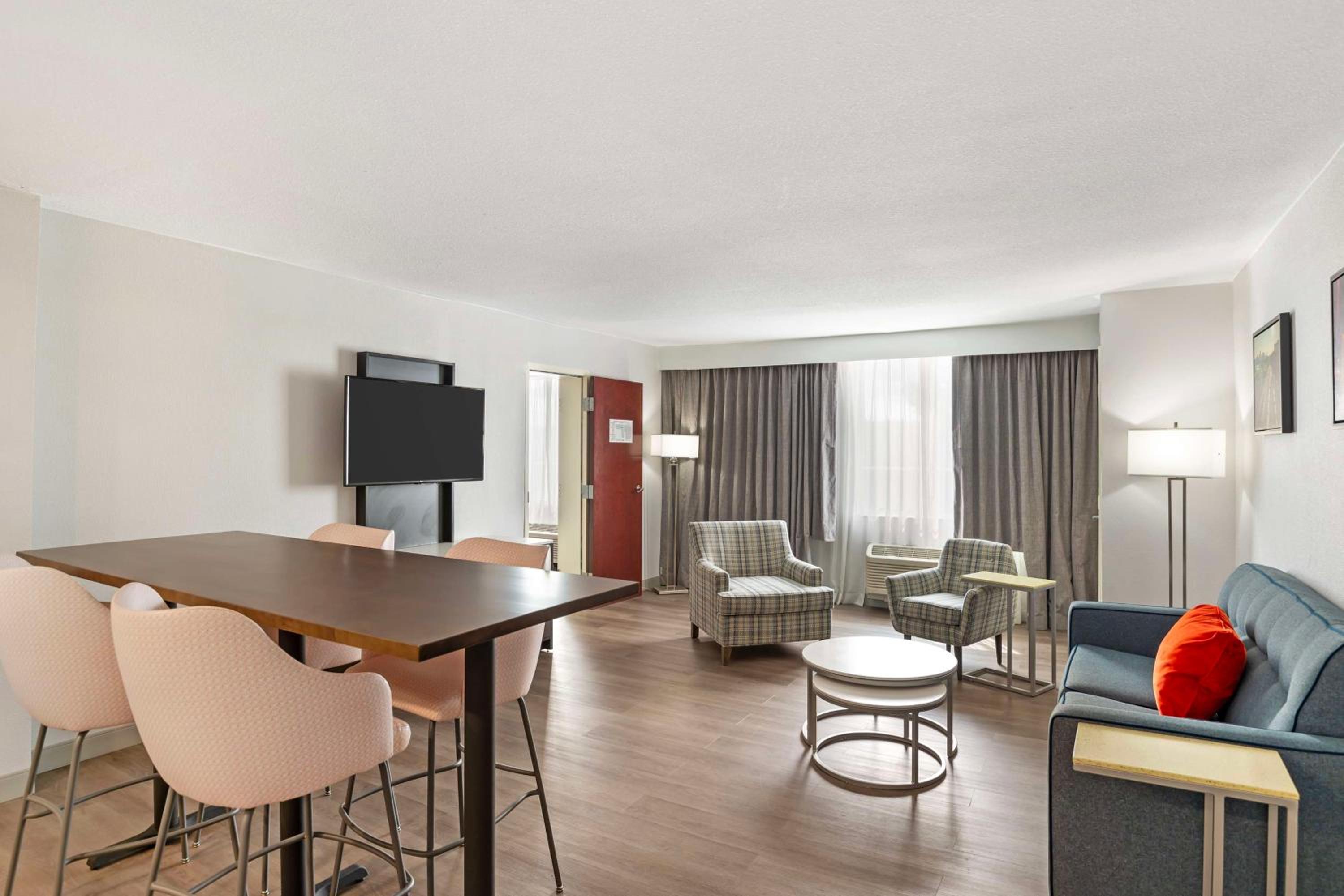 King Room - Non-Smoking photo 1