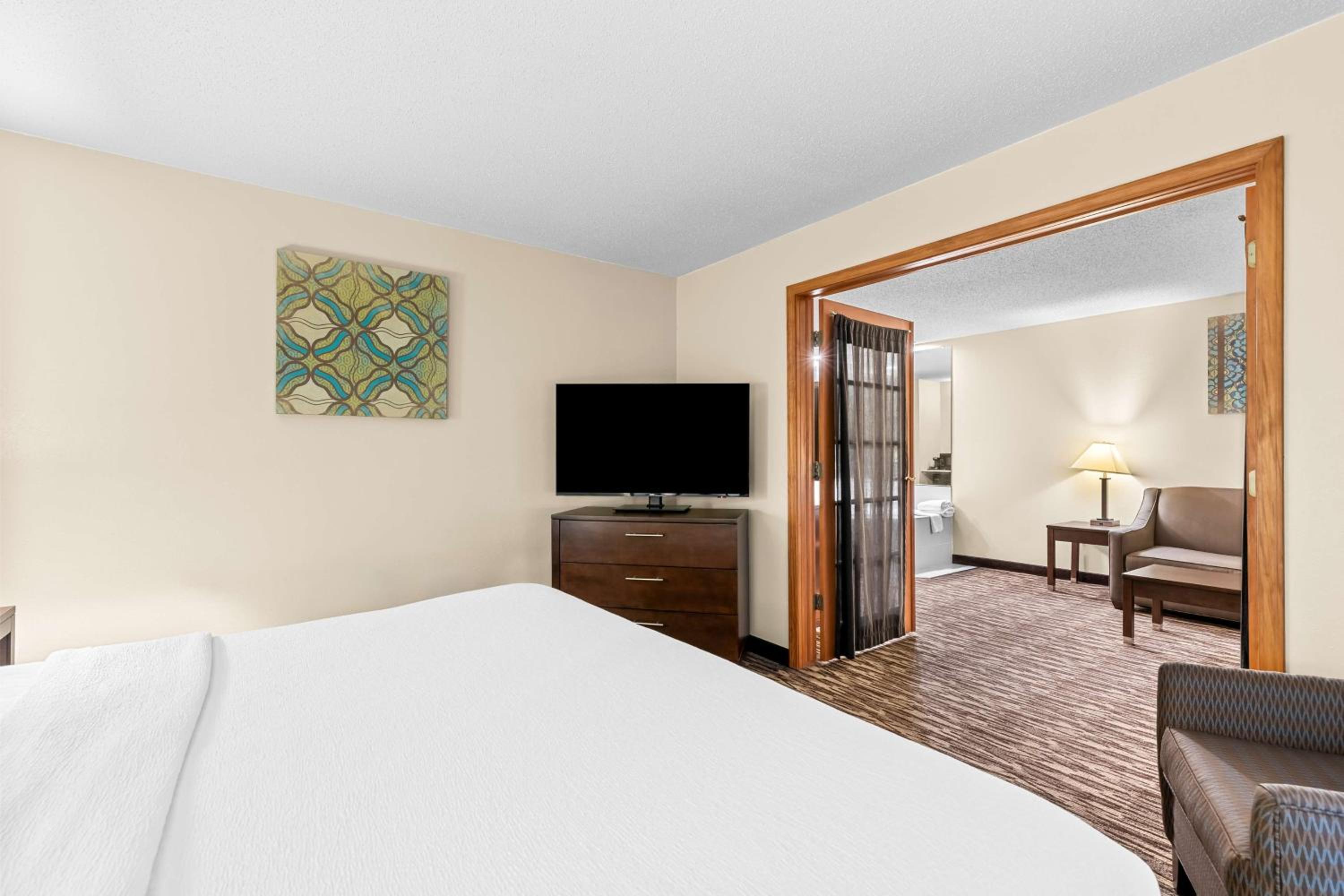 Two-Room King Suite with Bath Tub and Sofa Bed - Disability Access/Non-Smoking