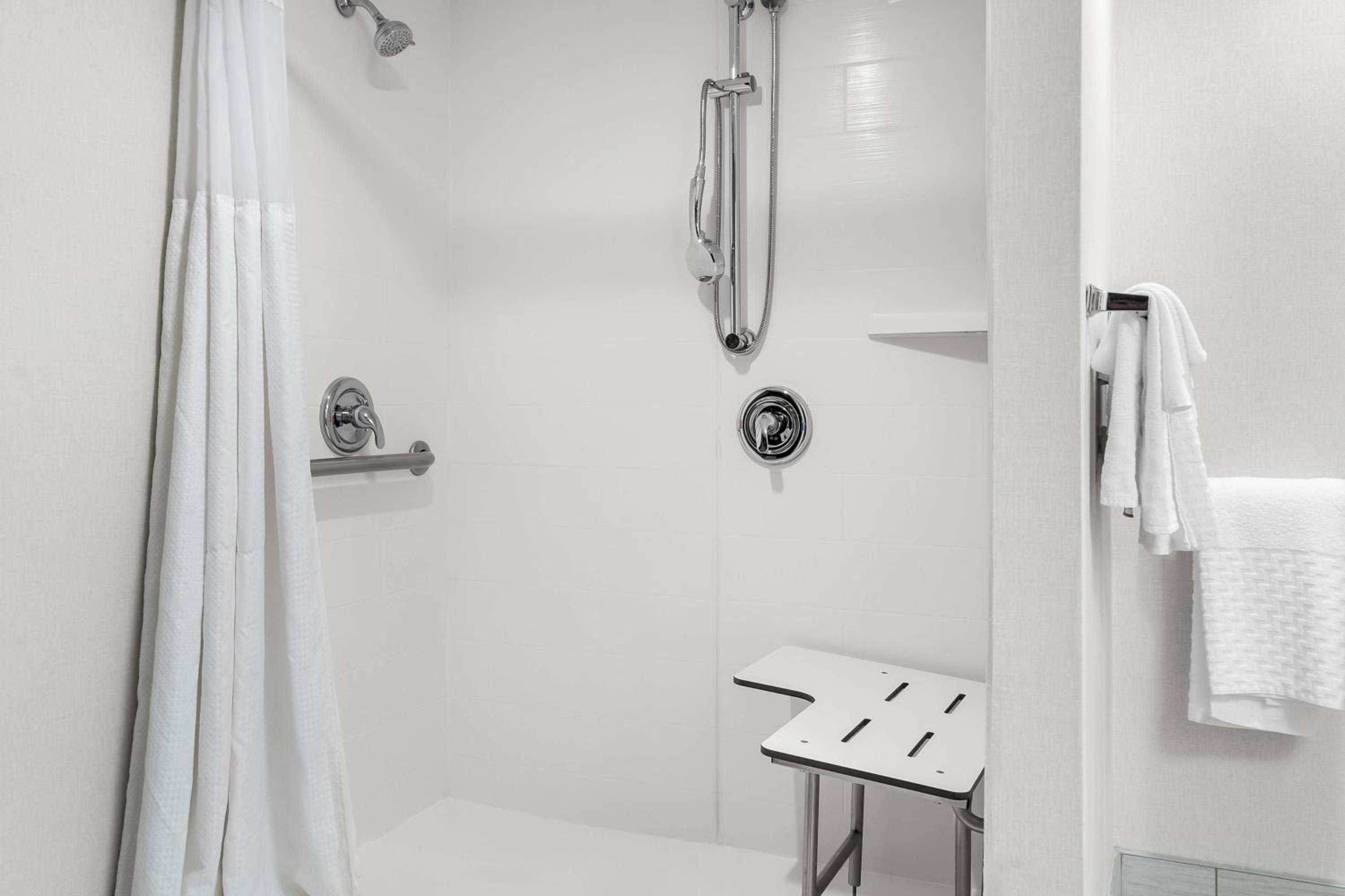 King Suite with Roll-In Shower, Sofa Bed and Kitchenette - Disability/Non-Smoking - Photo 3
