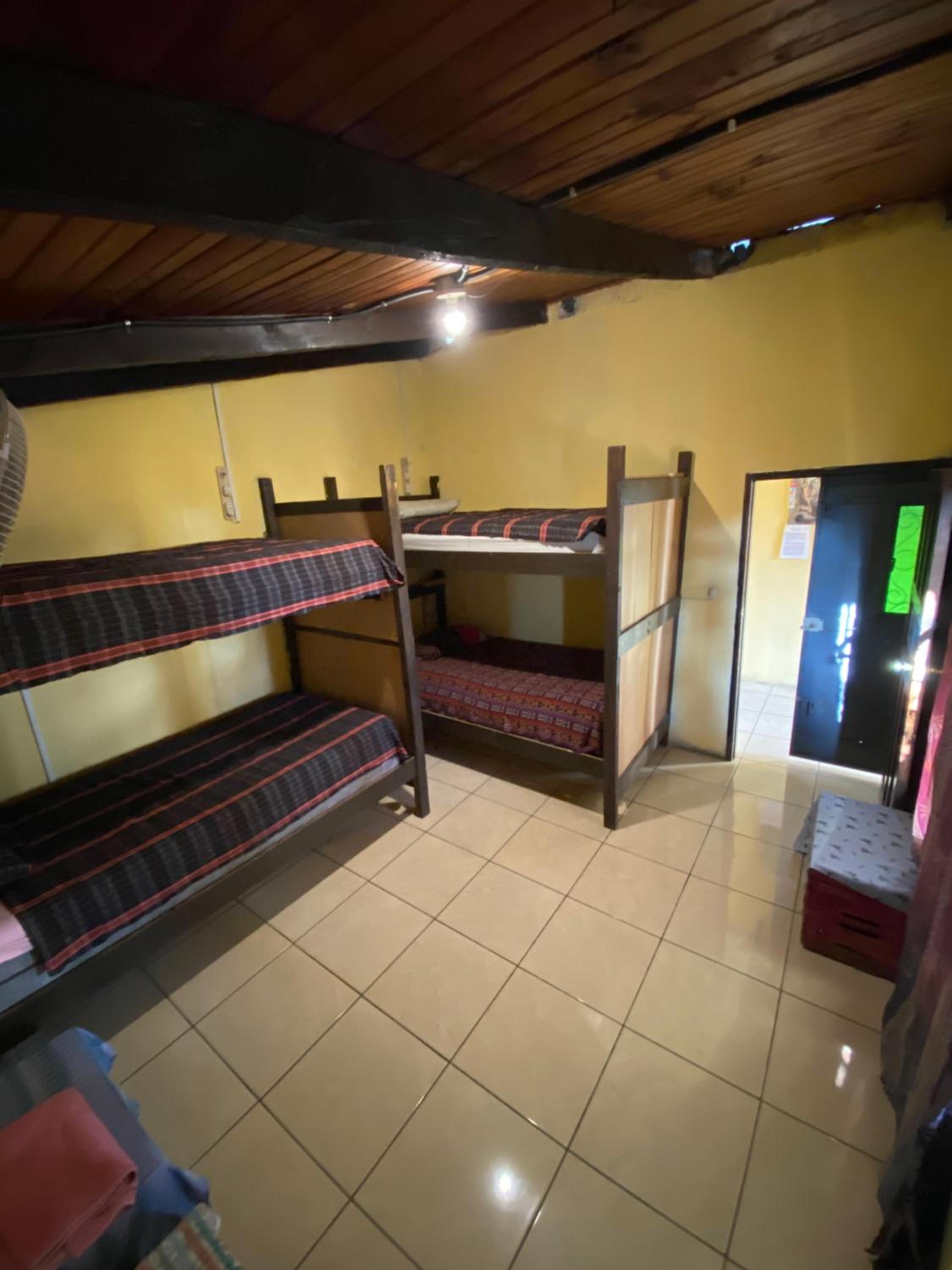 6-Bed Mixed Dormitory Room photo 2