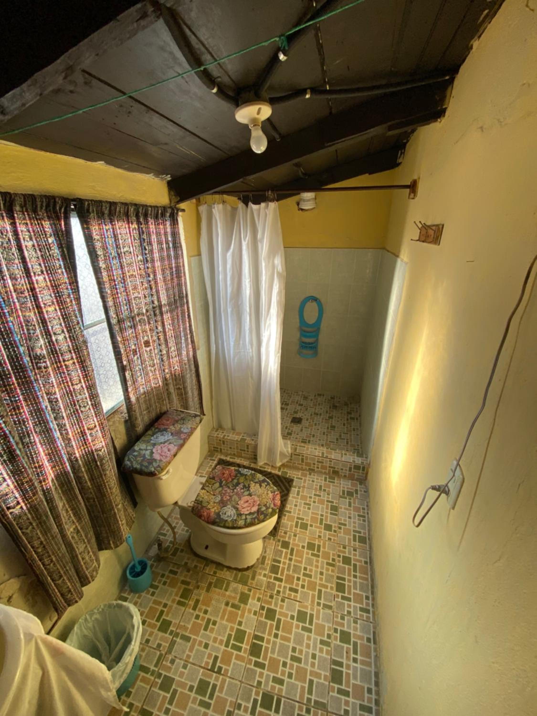 6-Bed Mixed Dormitory Room photo 1