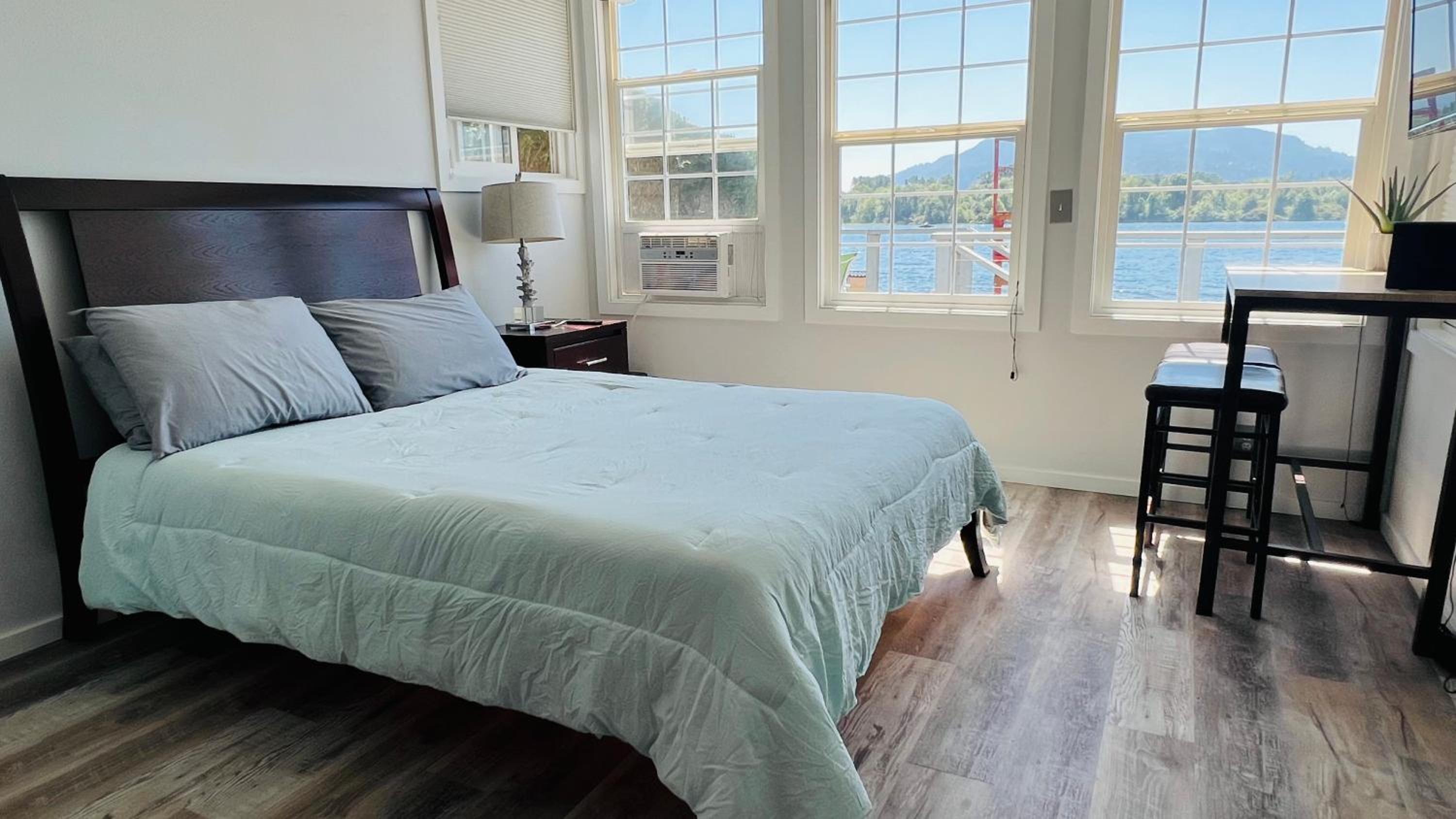 One-Bedroom House photo 1