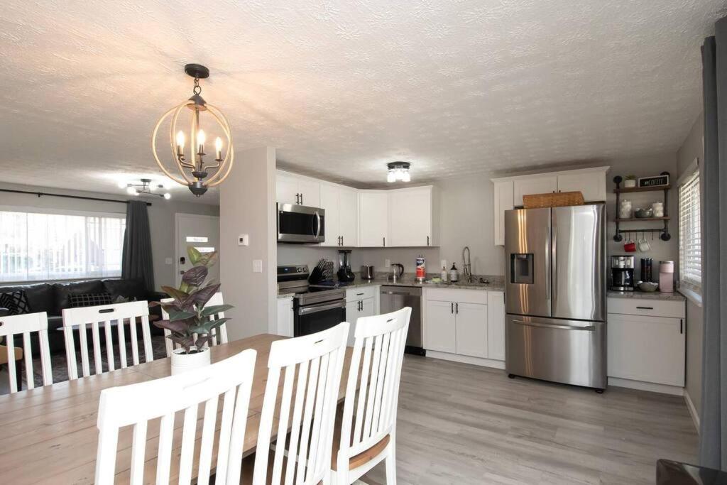 Three-Bedroom House photo 2