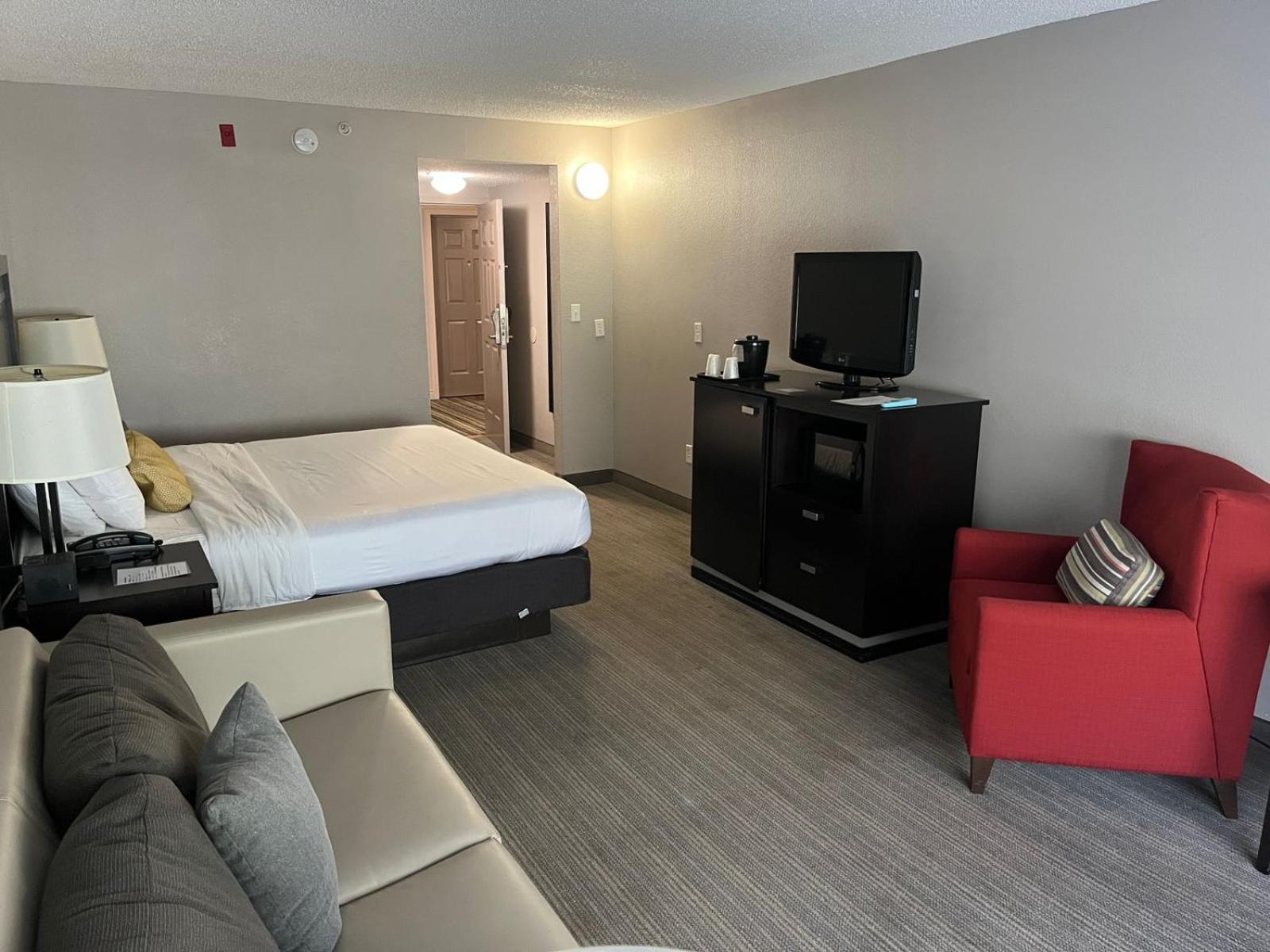 King Suite - Disability Access/Non-Smoking - Photo 5
