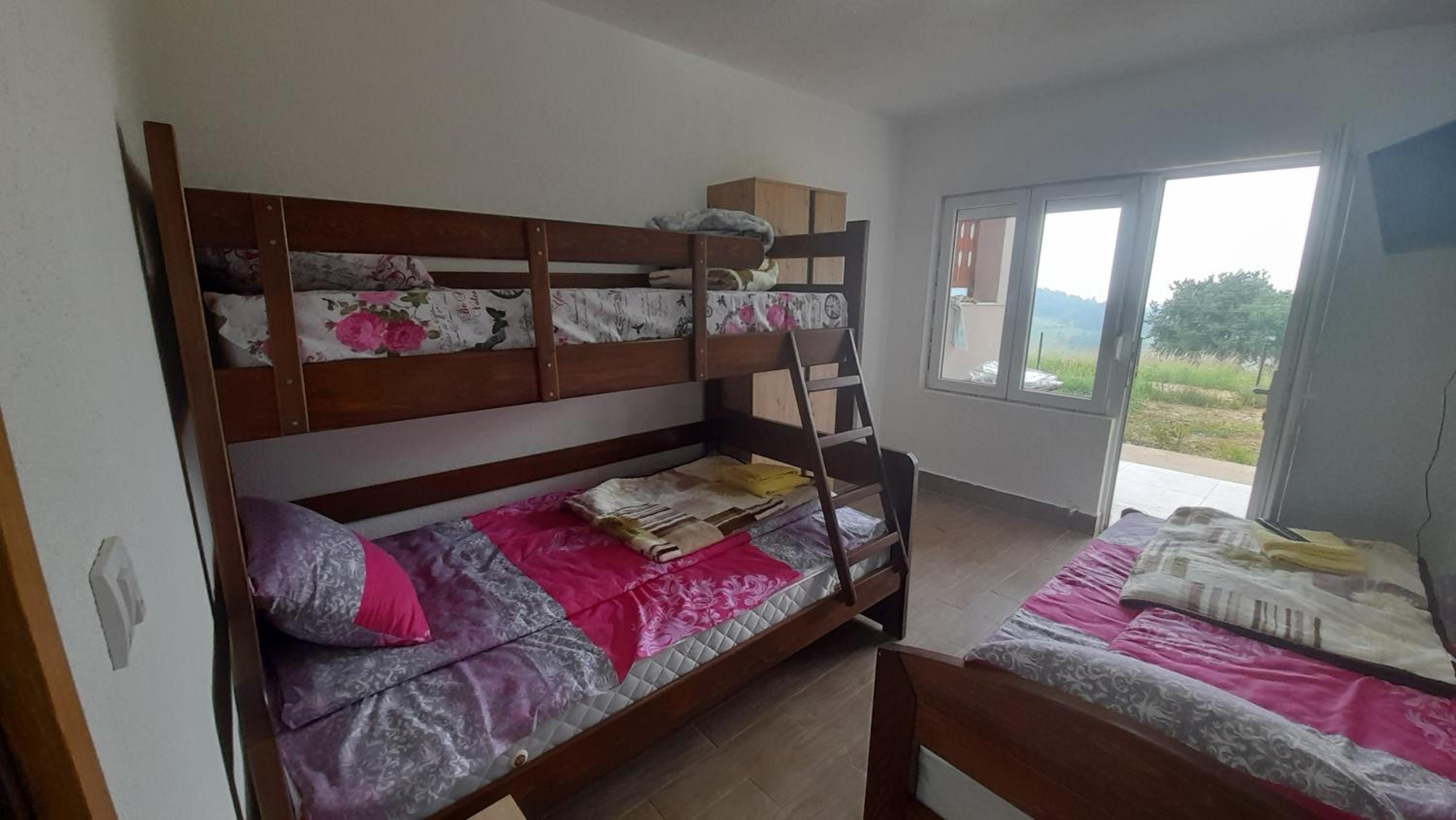 Economy Triple Room photo 3