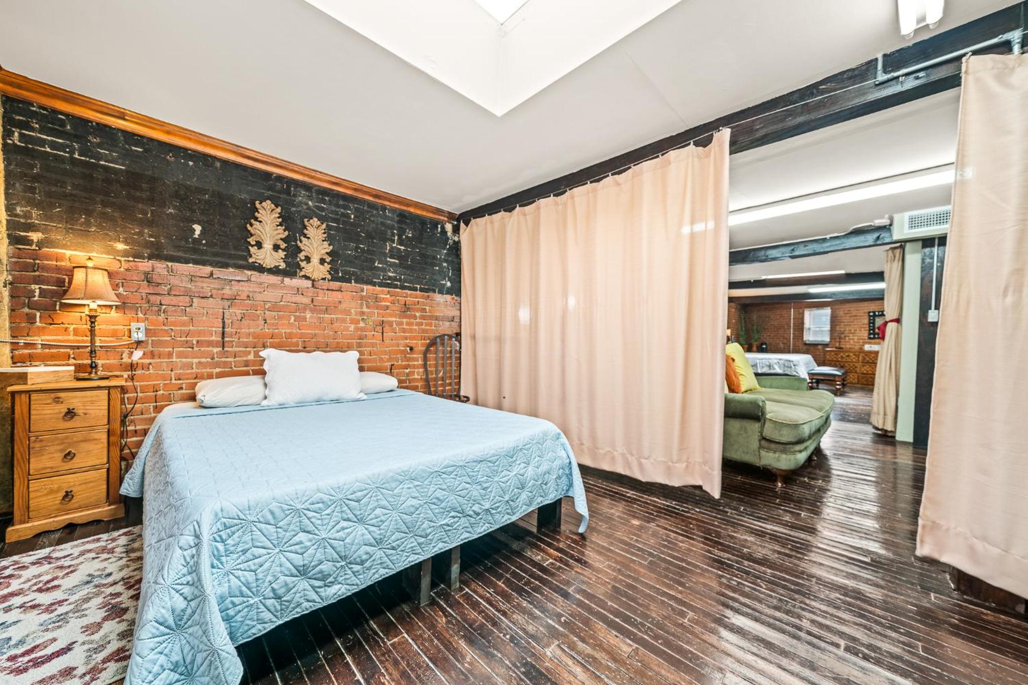 One-Bedroom Apartment photo 2