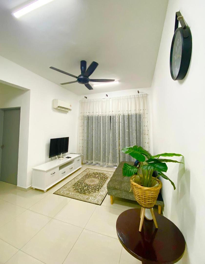 Two-Bedroom Apartment with Pool View photo 3
