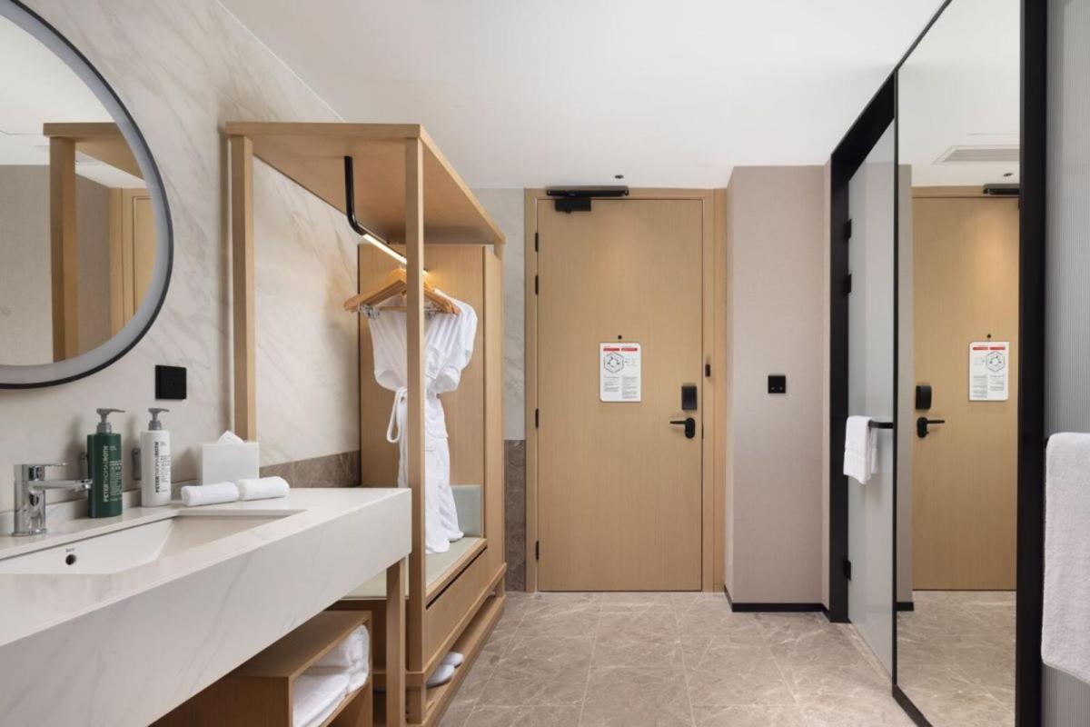 King Room with Mountain View photo 2