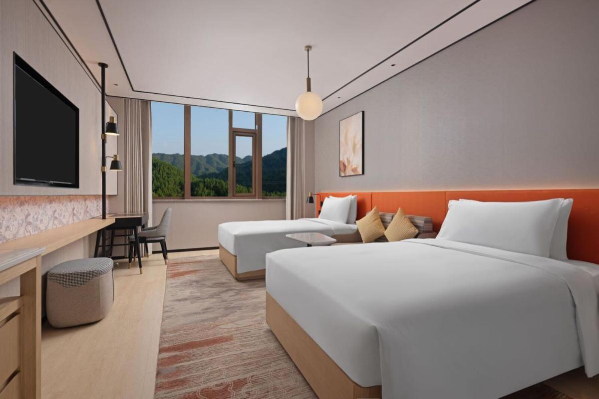 Twin Room with Mountain View photo 2