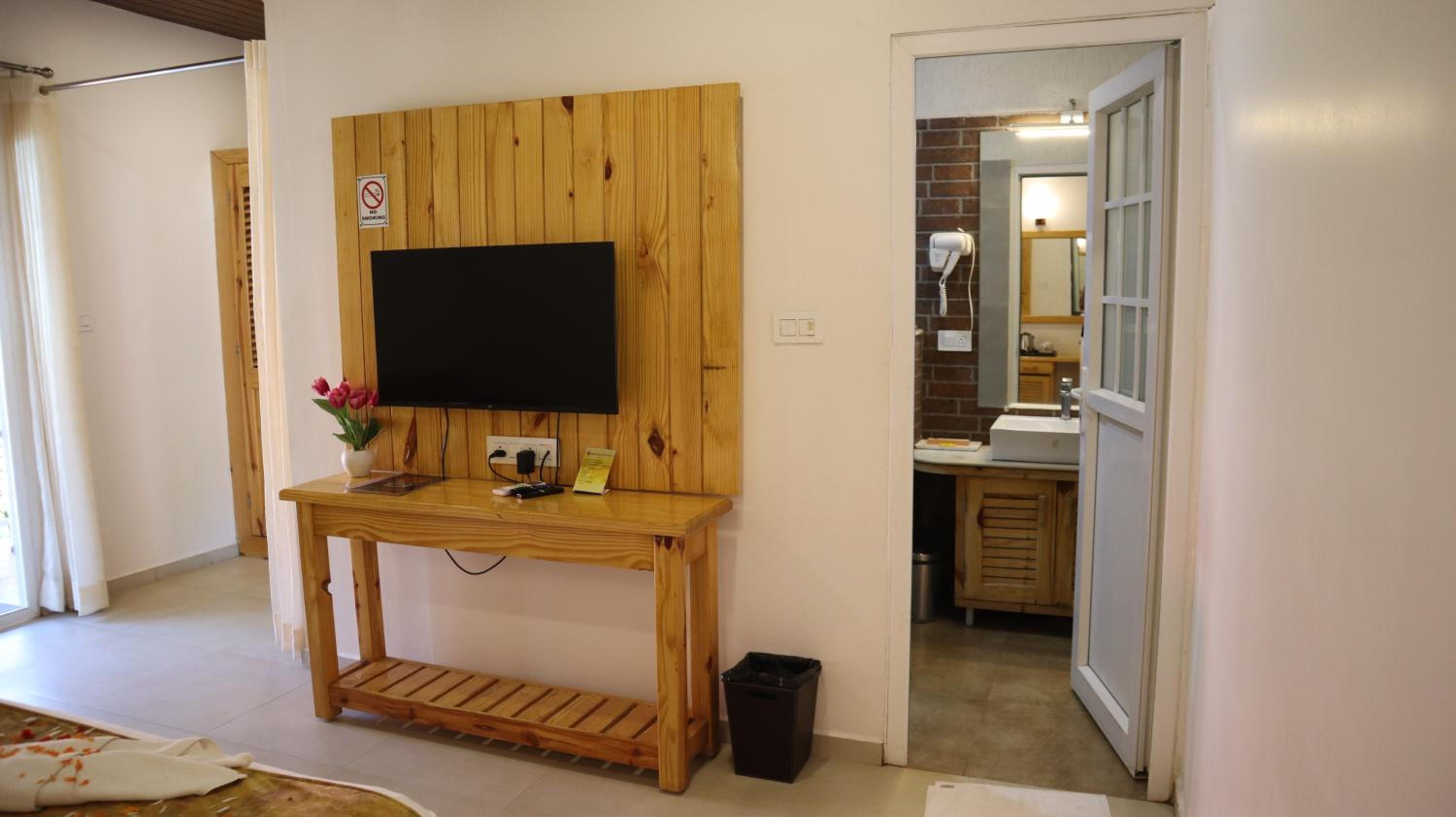 Family Room with Balcony photo 2