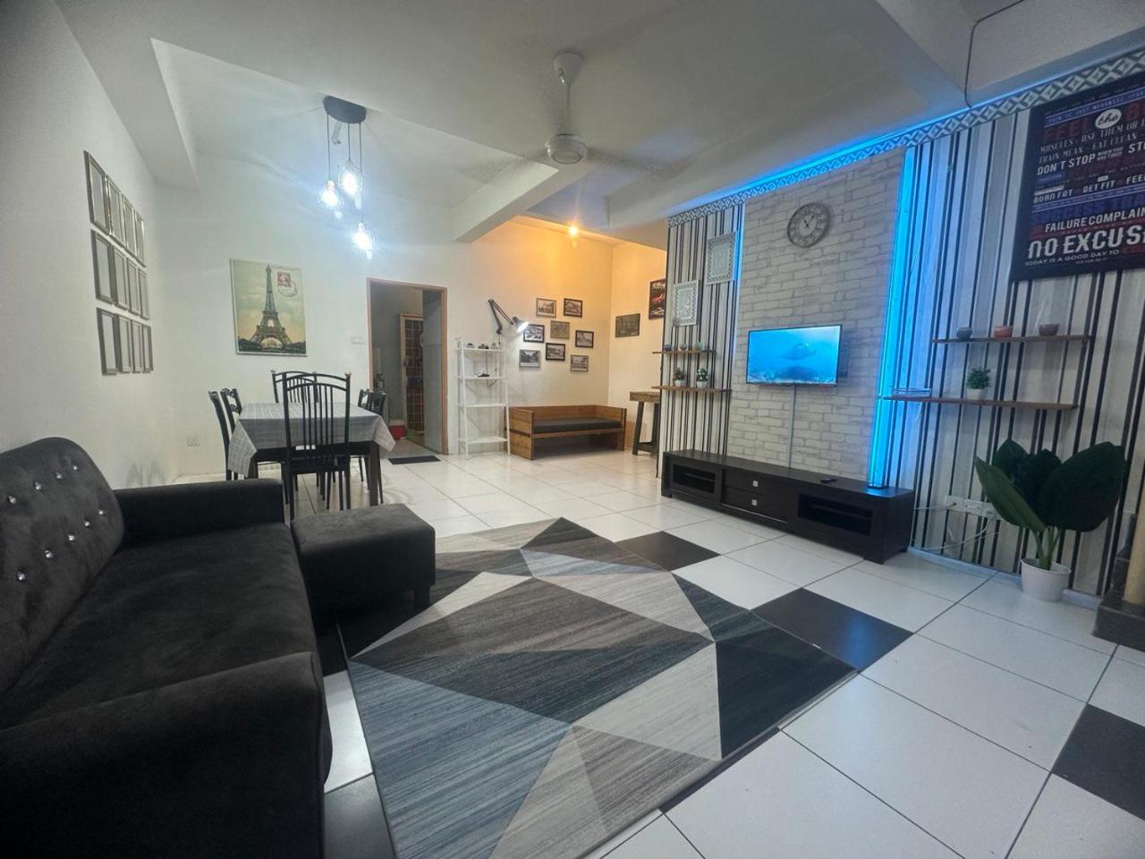 Family Room photo 3
