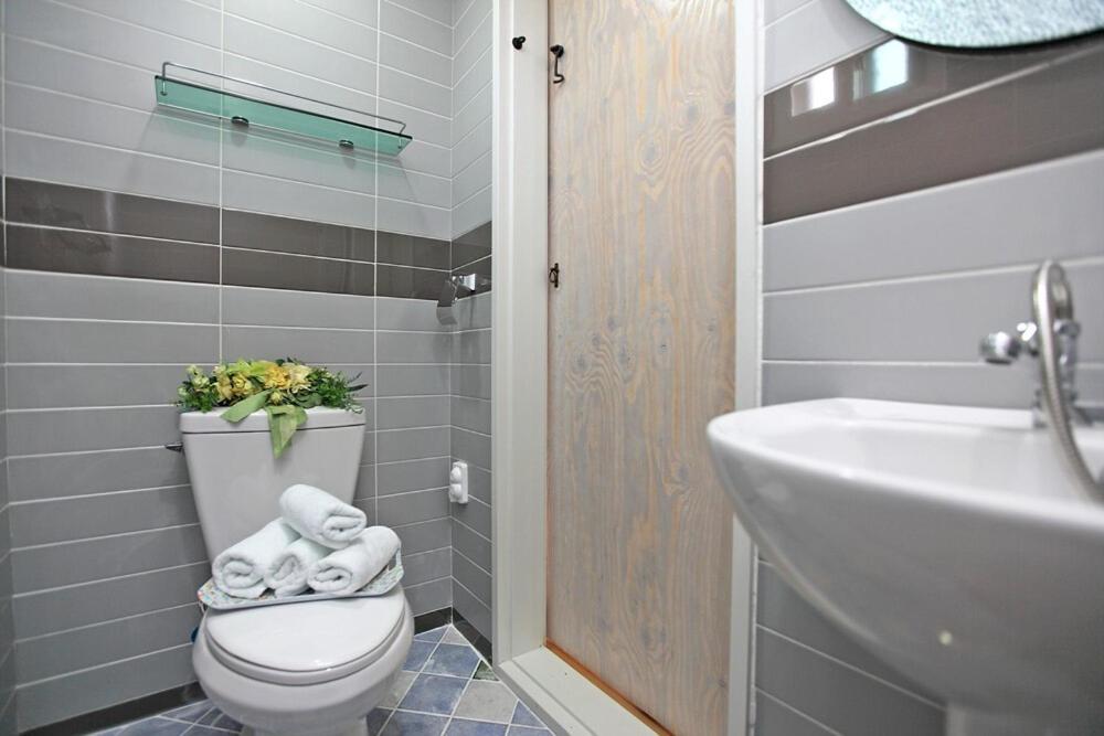 Double Room - Photo 12
