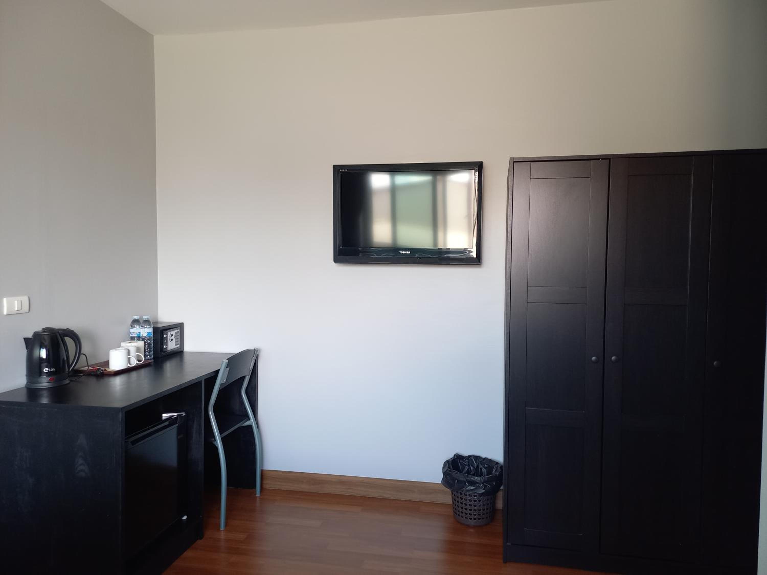 Standard Double Room (Without Balcony) - Photo 2