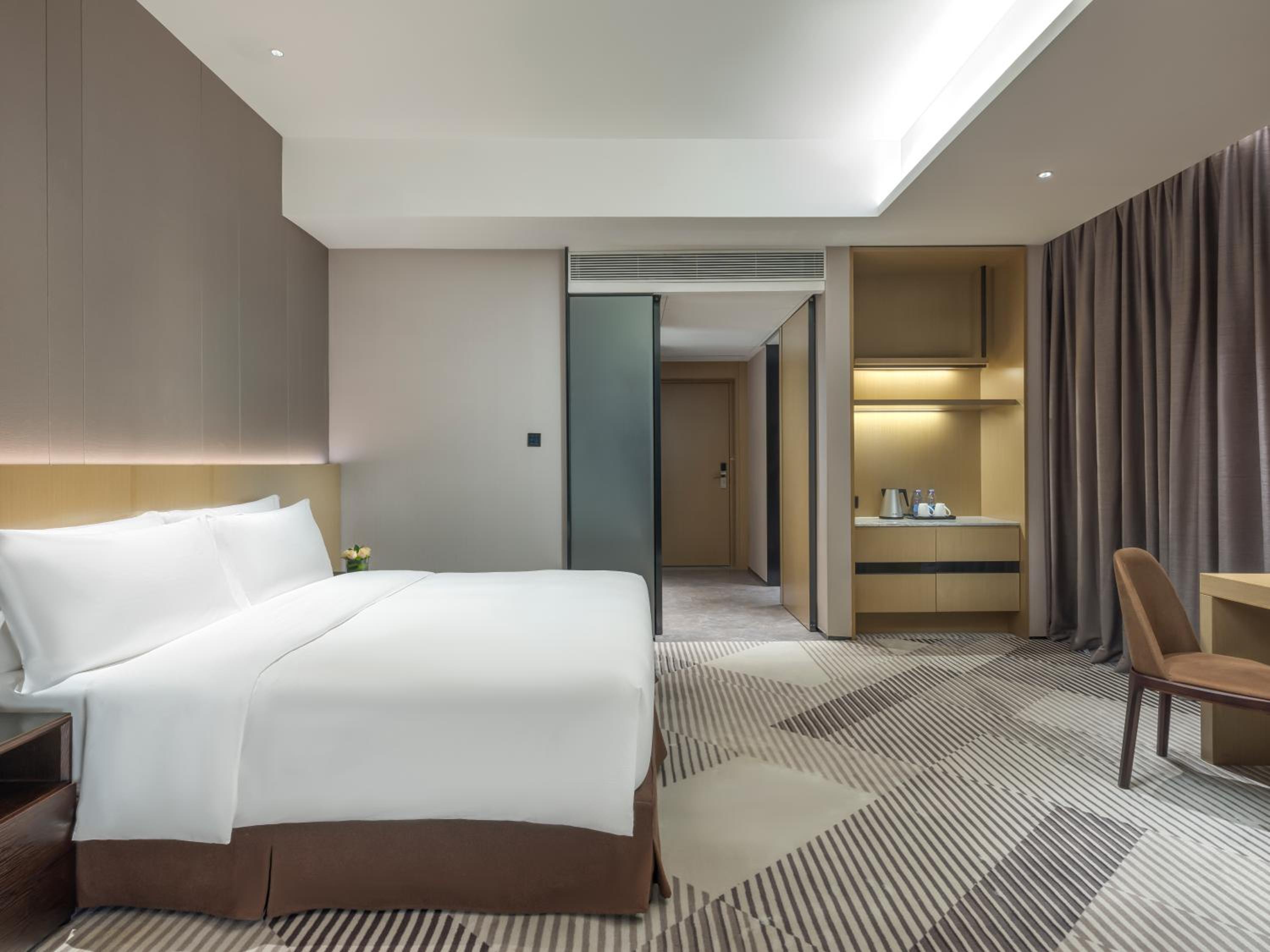 Deluxe King Bed Room with River View - Photo 4