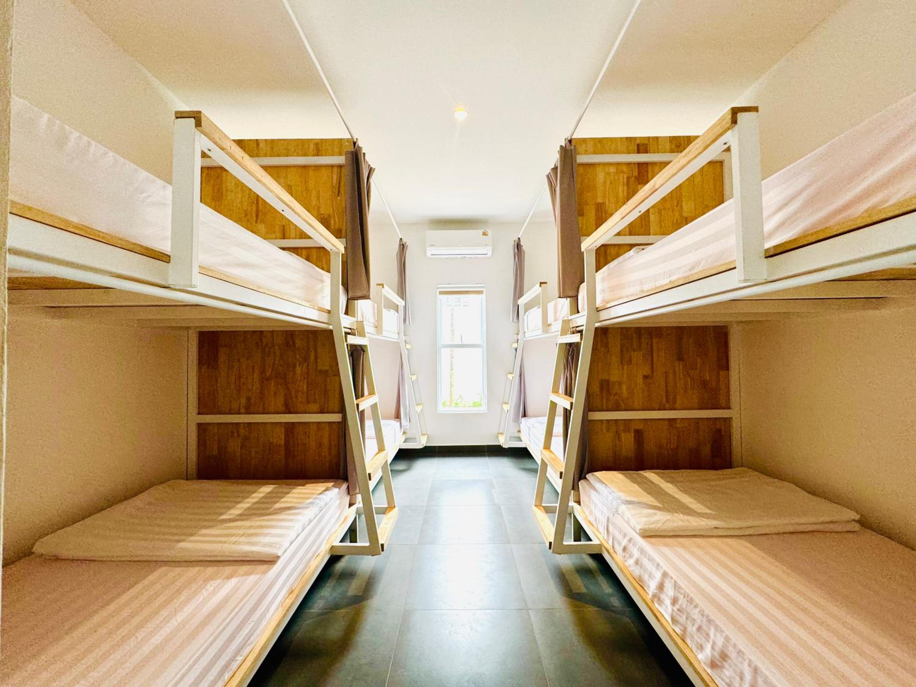 Bed in 8-Bed Mixed Dormitory Room photo 1