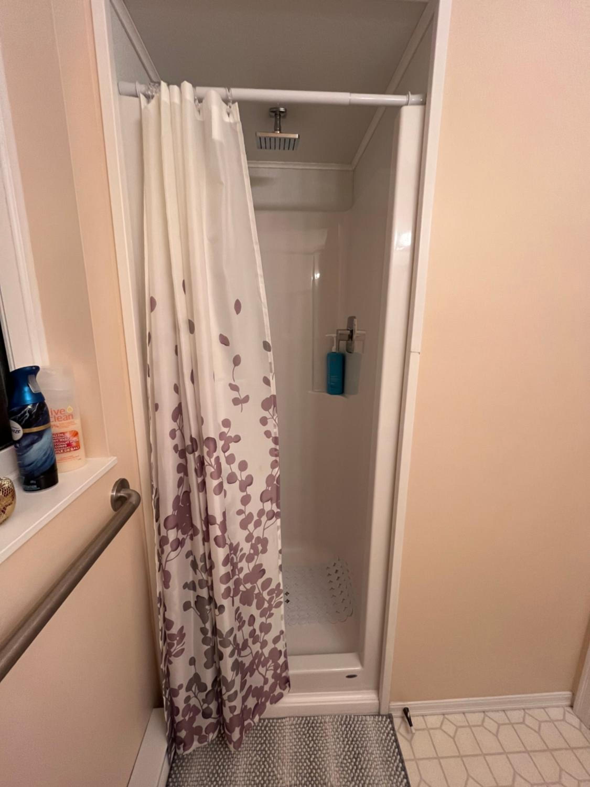 Double or Twin Room with Private Bathroom photo 3
