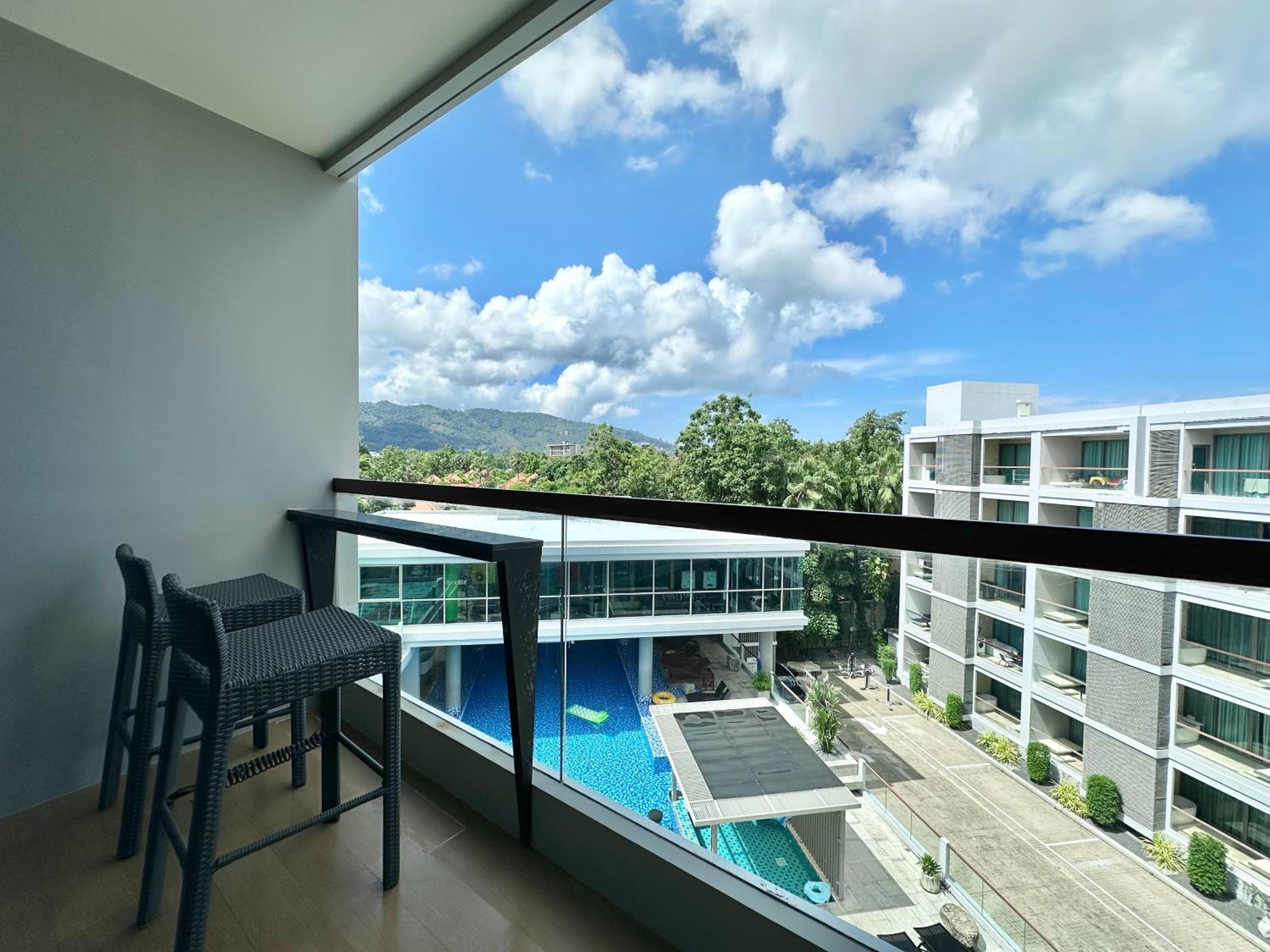 King Suite with Pool View - Photo 2